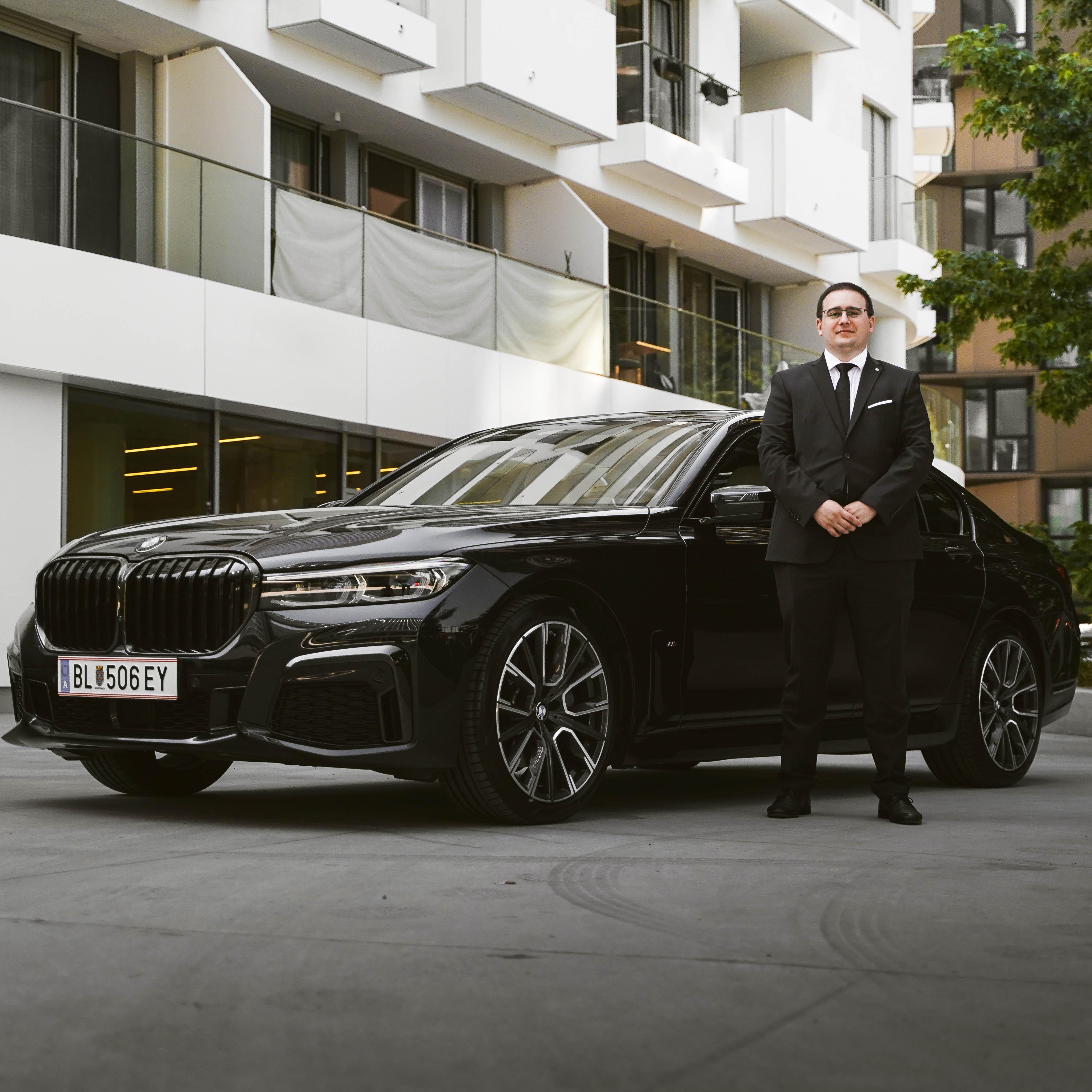Private Chauffeur Transfer: Vienna Airport to City