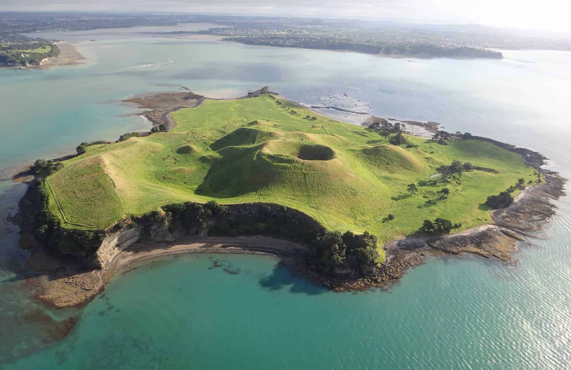 Auckland Browns Island Sea Kayak Volcano Tour