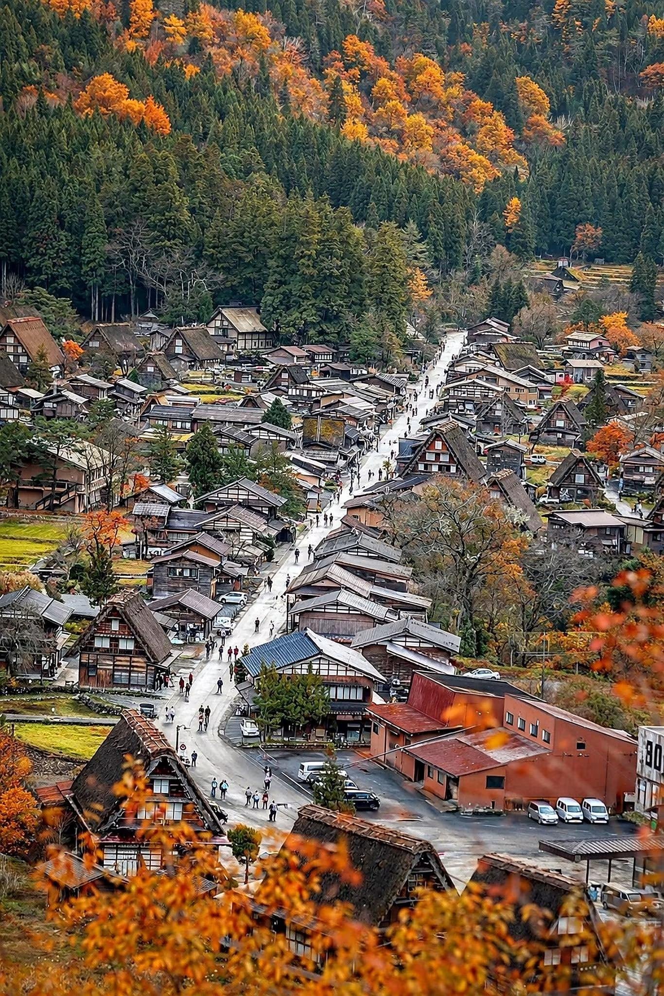 Private Custom Day Tour to Shirakawa-go and Takayama from Kanazawa