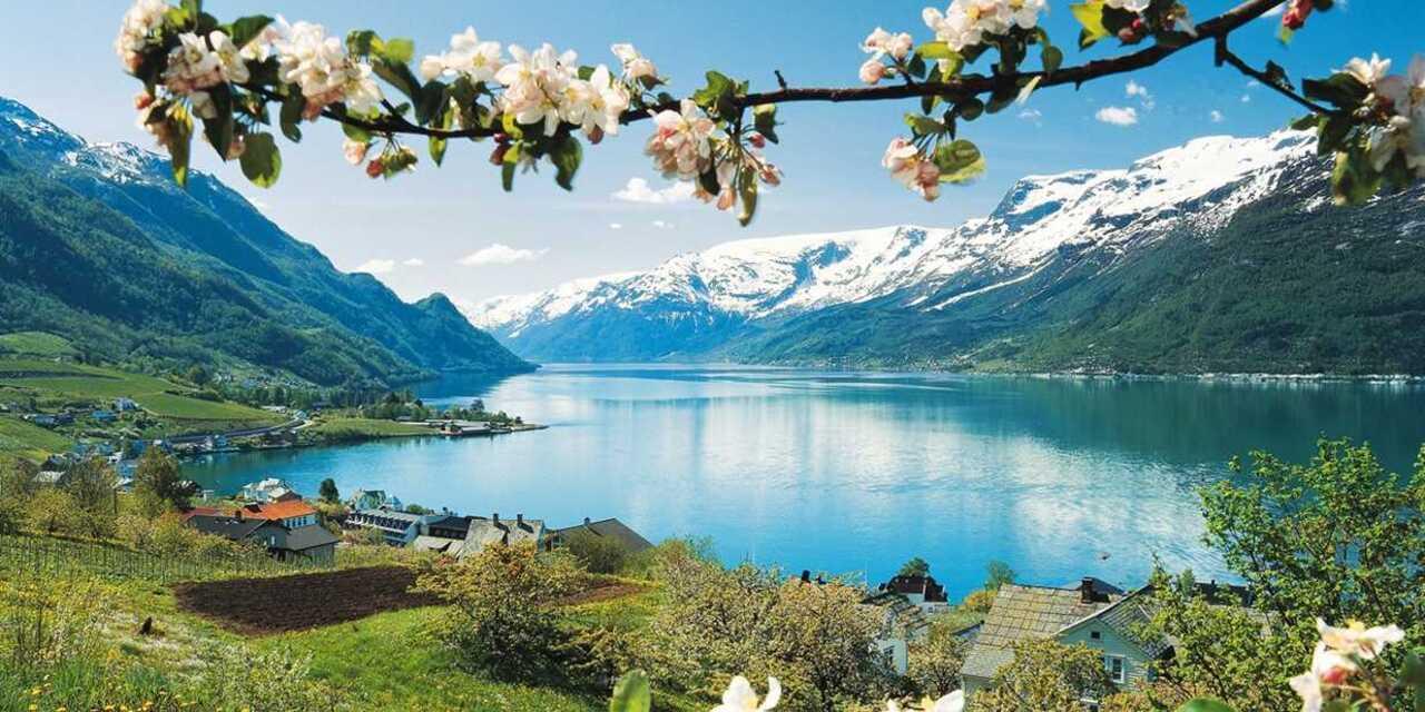 Private Hardangerfjord & Waterfall Discovery from Bergen