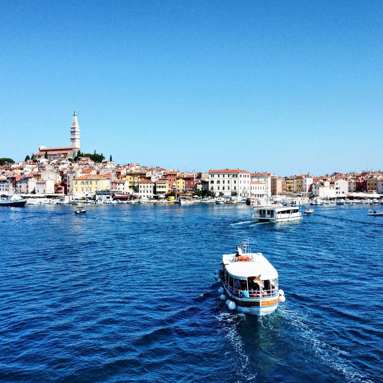 Rovinj Morning Boat Tour with Swimming & Brunch