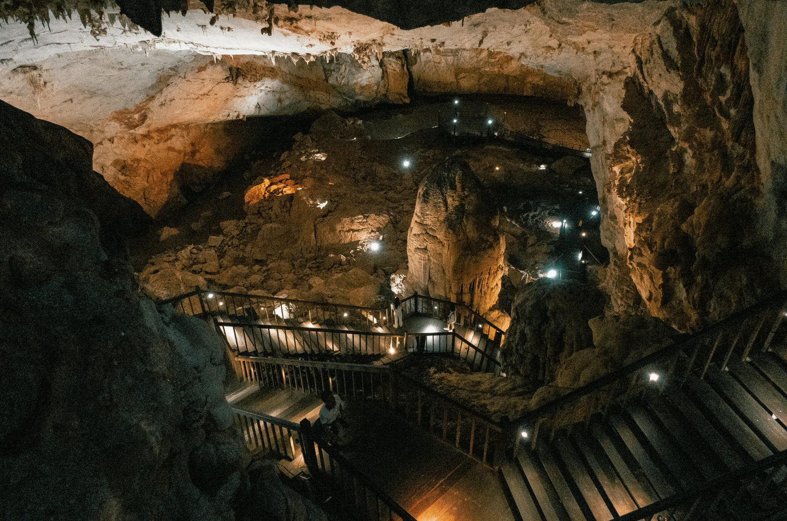Phong Nha Cave boat tour Son River dragon boat and Paradise Cave karst — image 59