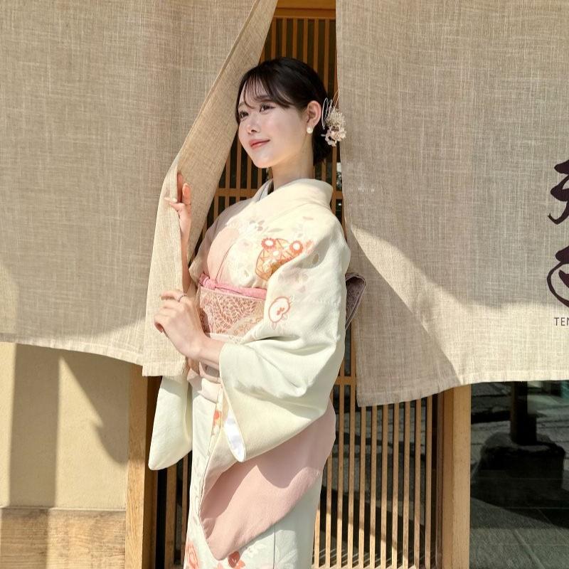 Osaka: Family-Friendly Kimono & Yukata Experience at WARGO