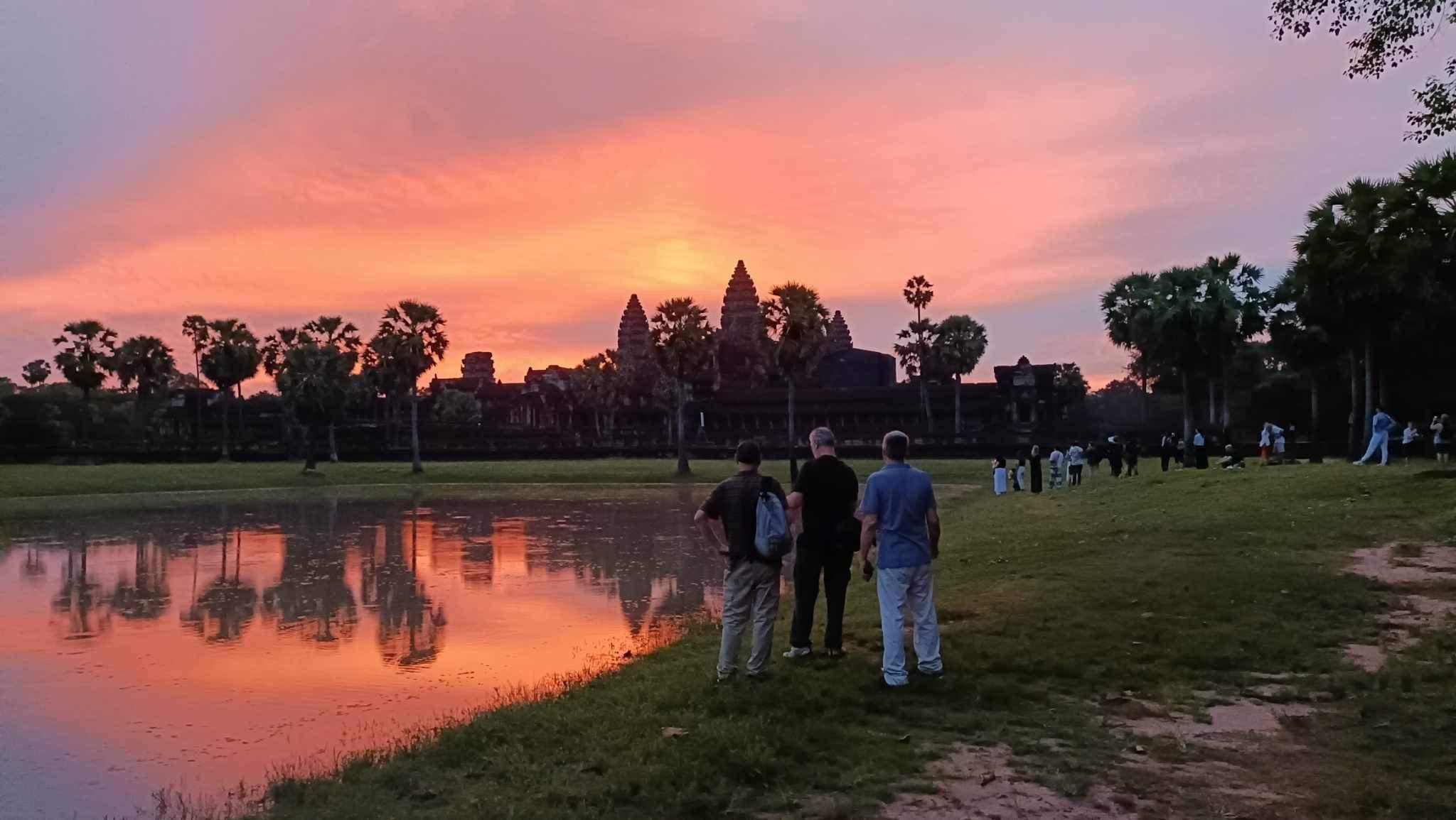 Siem Reap: Angkor Wat Sunrise & Multi-Temple Small Group Tour