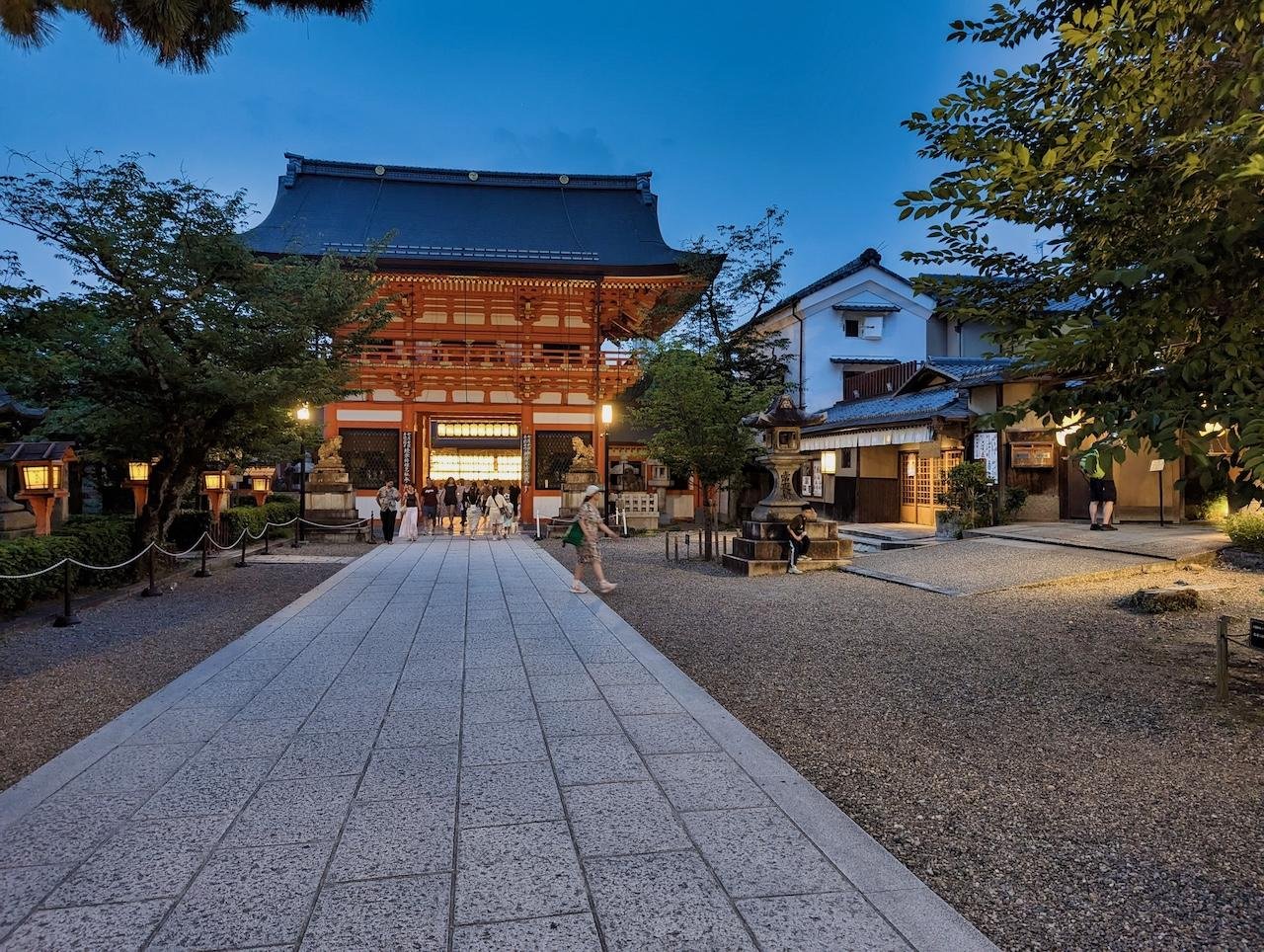 Kyoto Evening Wagyu & Sake Gion Walking Tour