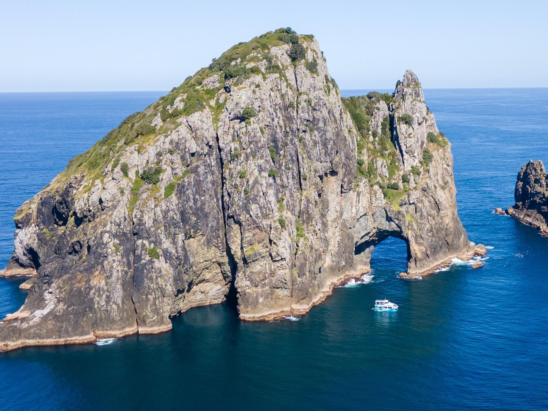 Bay of Islands: Hole in the Rock Cruise & Island Stops