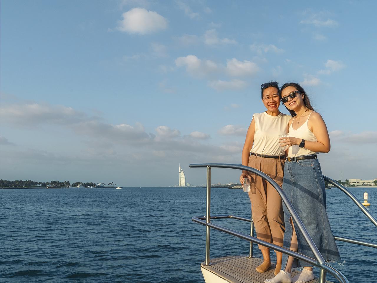 Dubai: Palm Tower Observation Deck & Afternoon Yacht Cruise