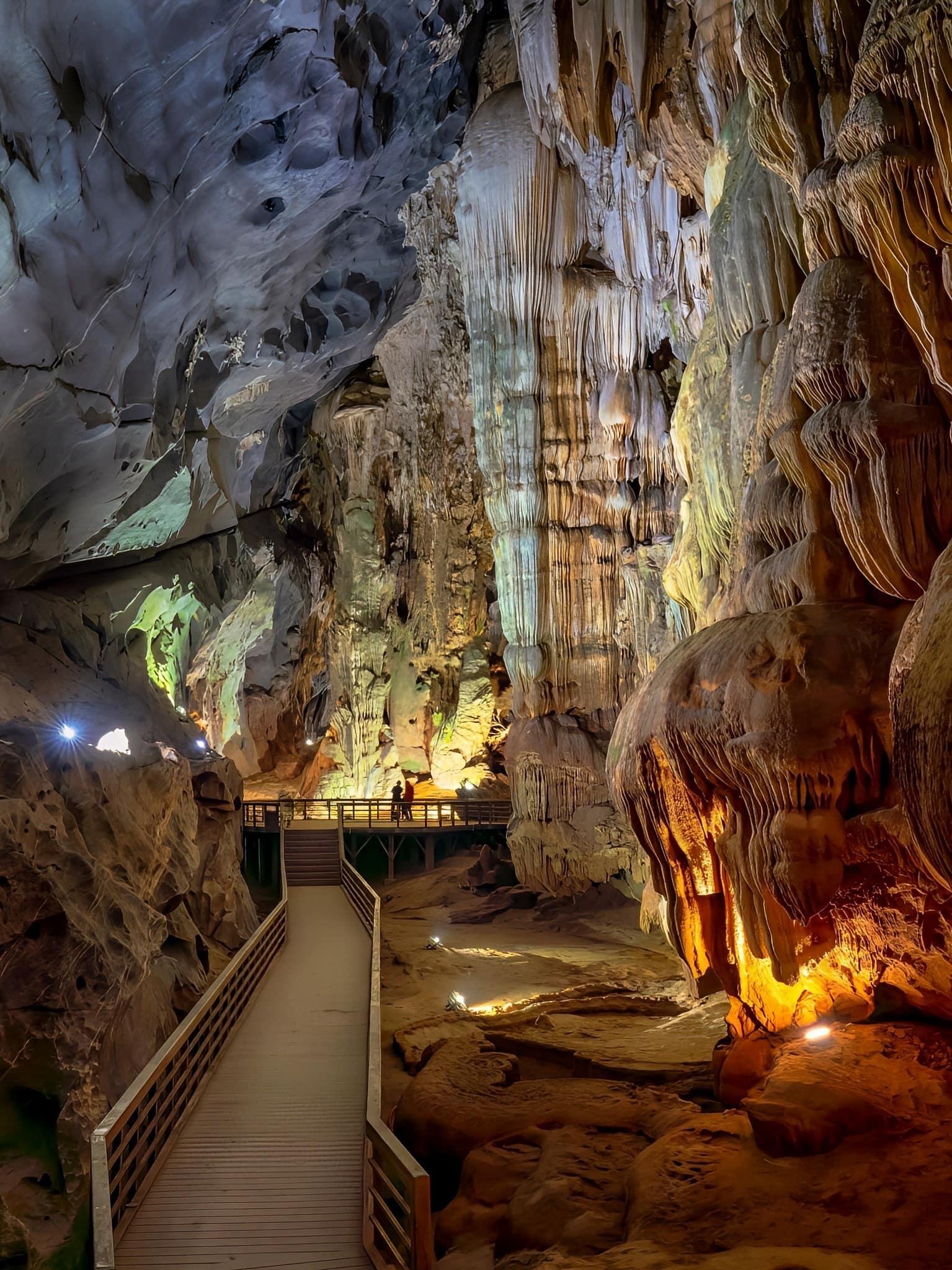 Phong Nha Cave boat tour Son River dragon boat and Paradise Cave karst — image 36