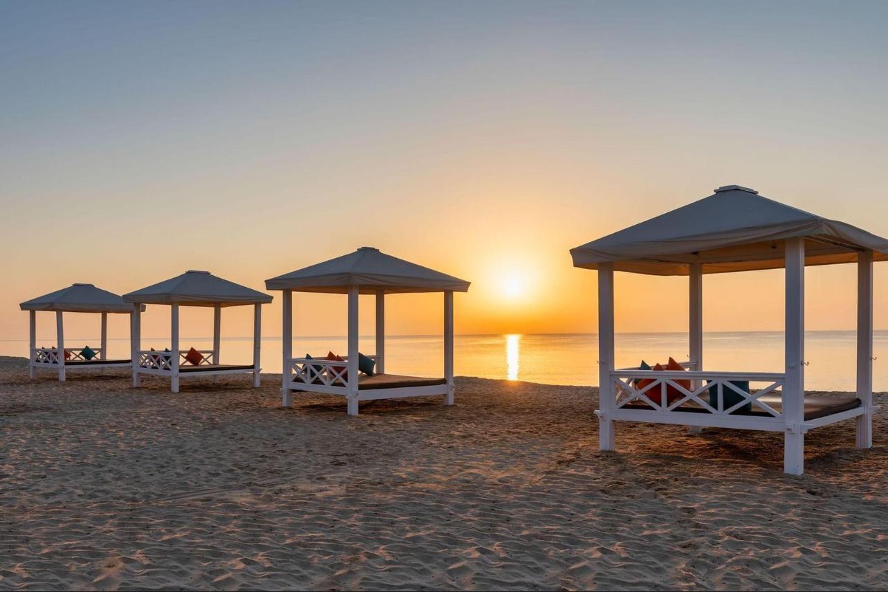 Full-Day Qatar Desert Safari with Camp Dining