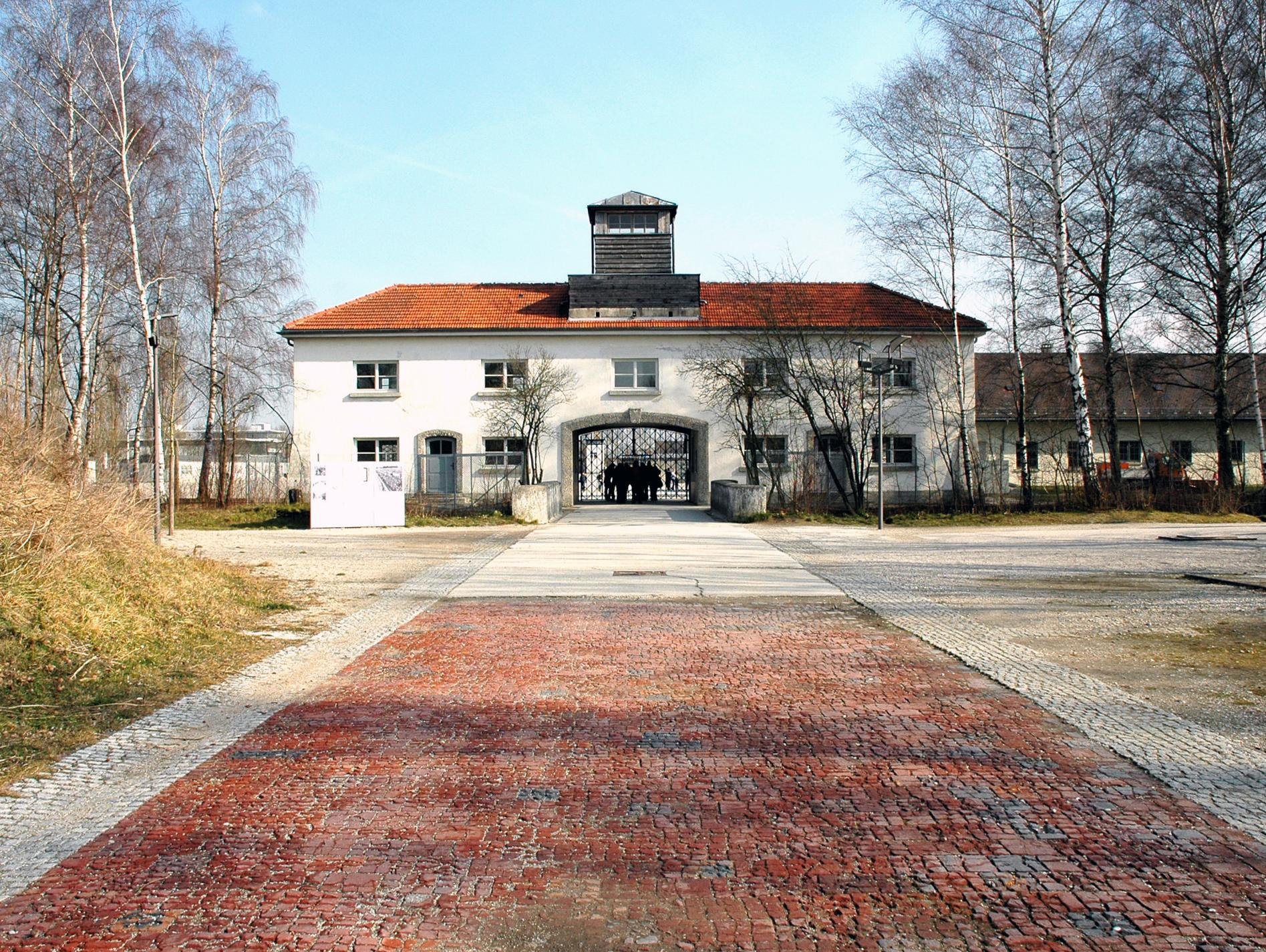 Spanish-Language Guided Tour of Dachau Memorial Site