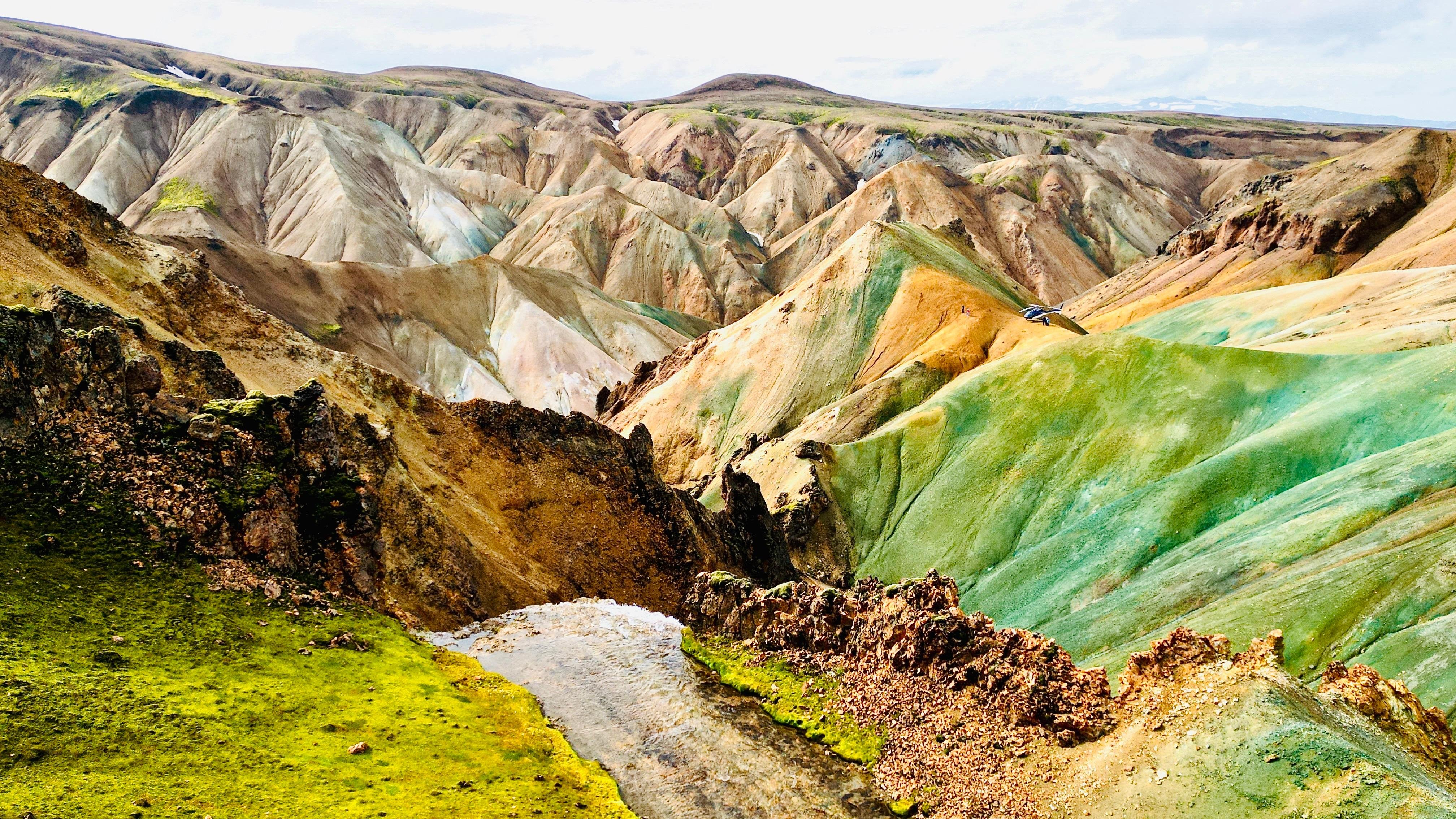 Landmannalaugar & Icelandic Highlands 3-Landing Helicopter Tour