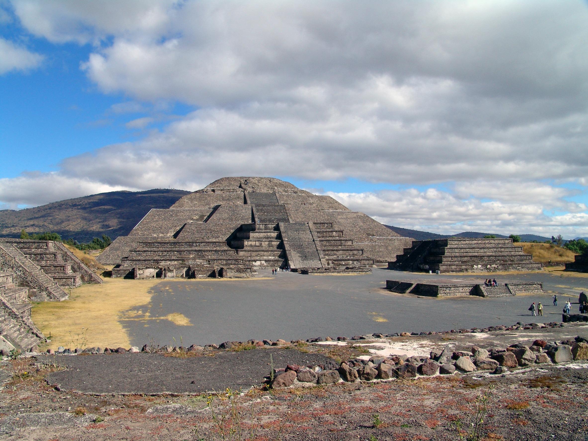 Mexico City: Teotihuacan, Tlatelolco & Basilica of Guadalupe Day Trip