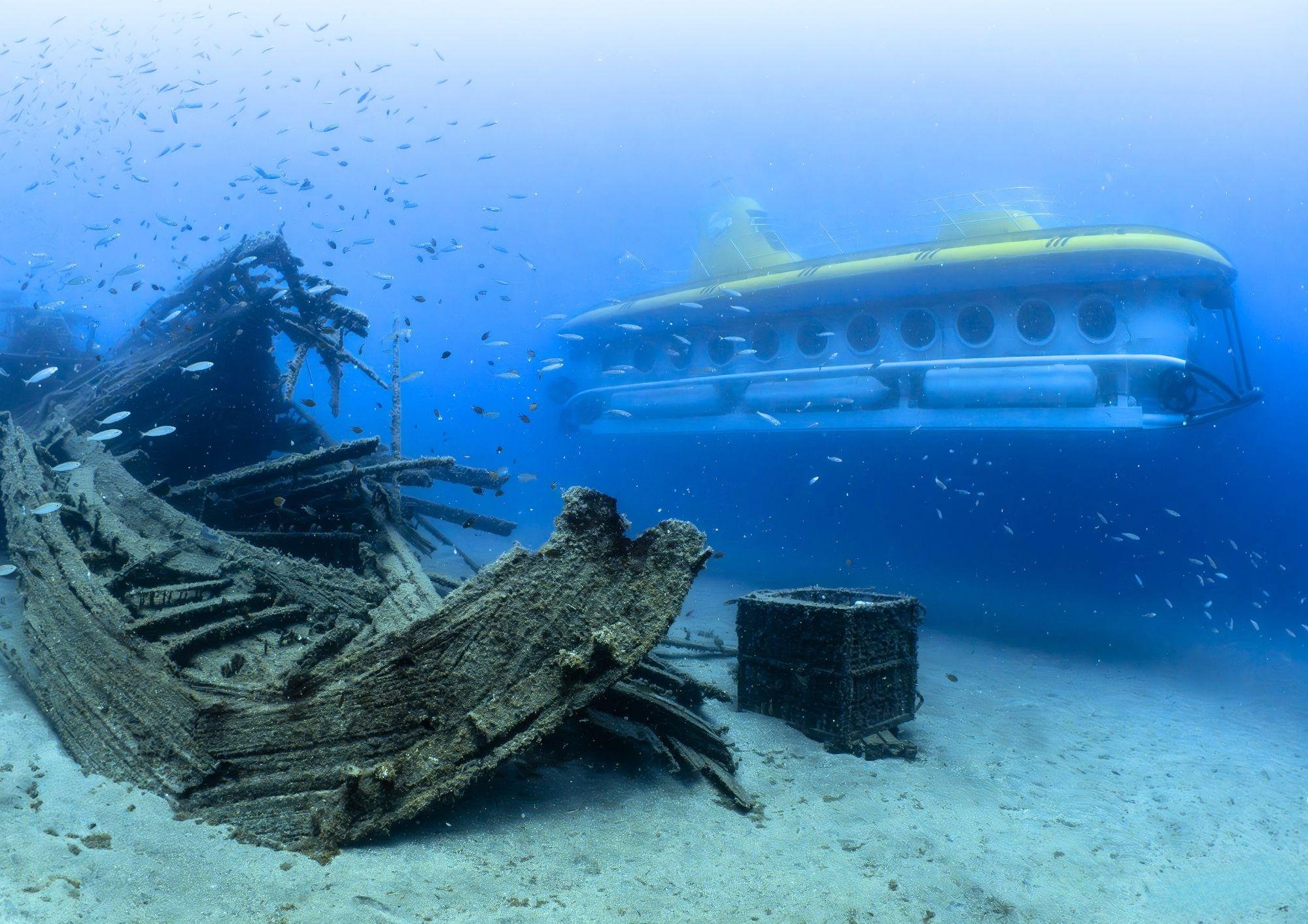 Submarine dive at Puerto Calero, Lanzarote — image 2