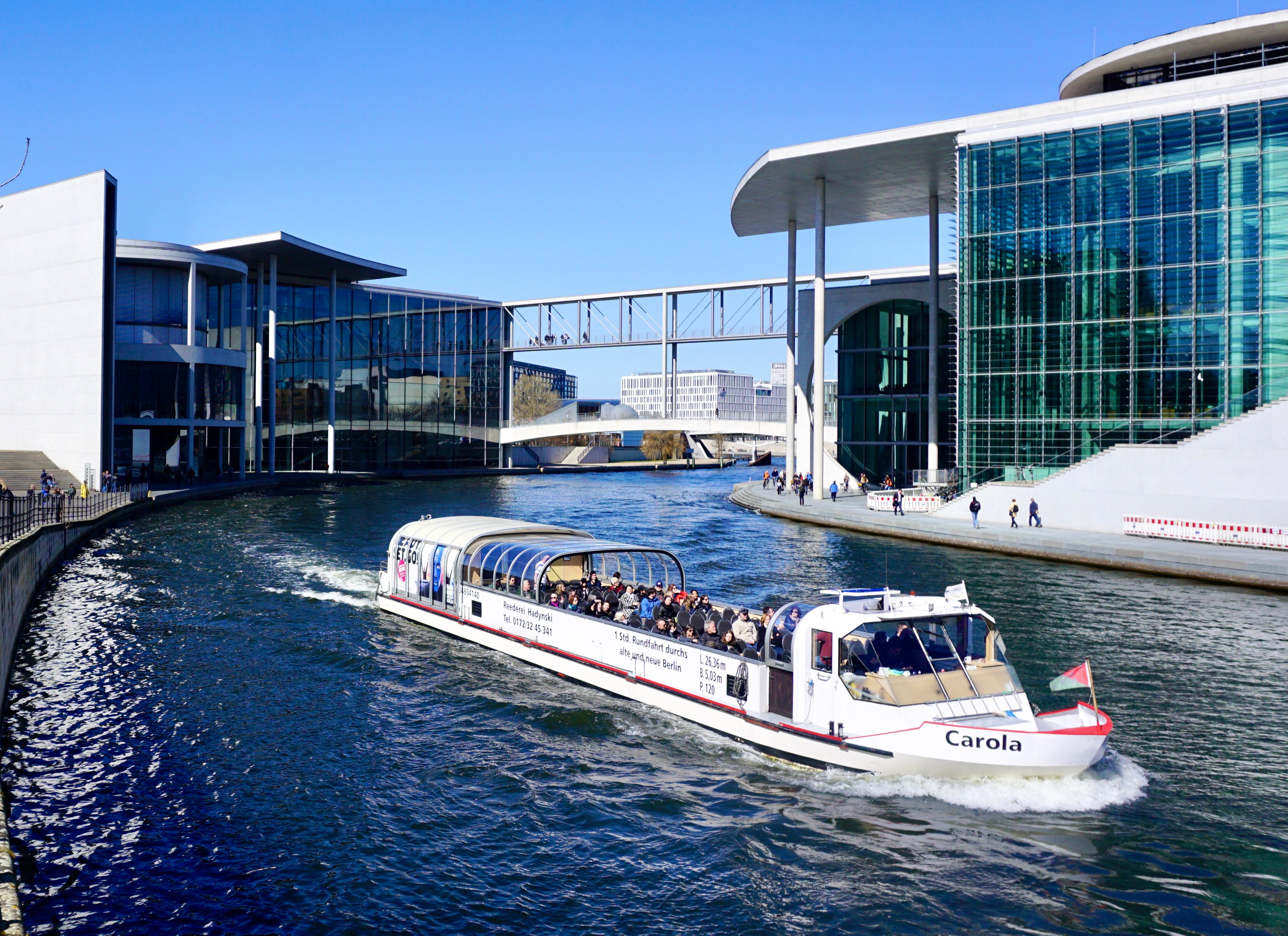 Berlin: 1-hr Boat Tour with Bilingual Live Guide (DE/EN)