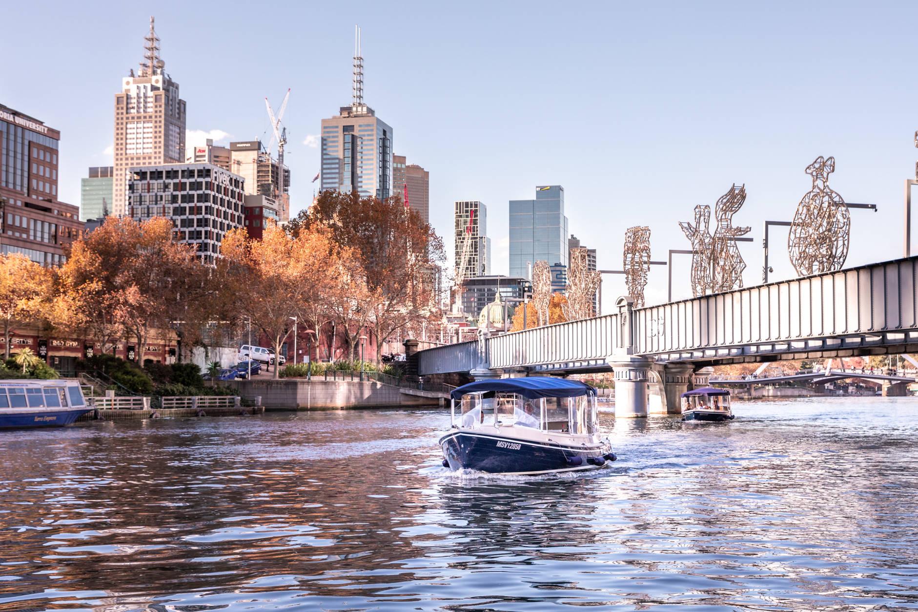 Melbourne: Private Yarra River Cruise w/ Cheese & Wine