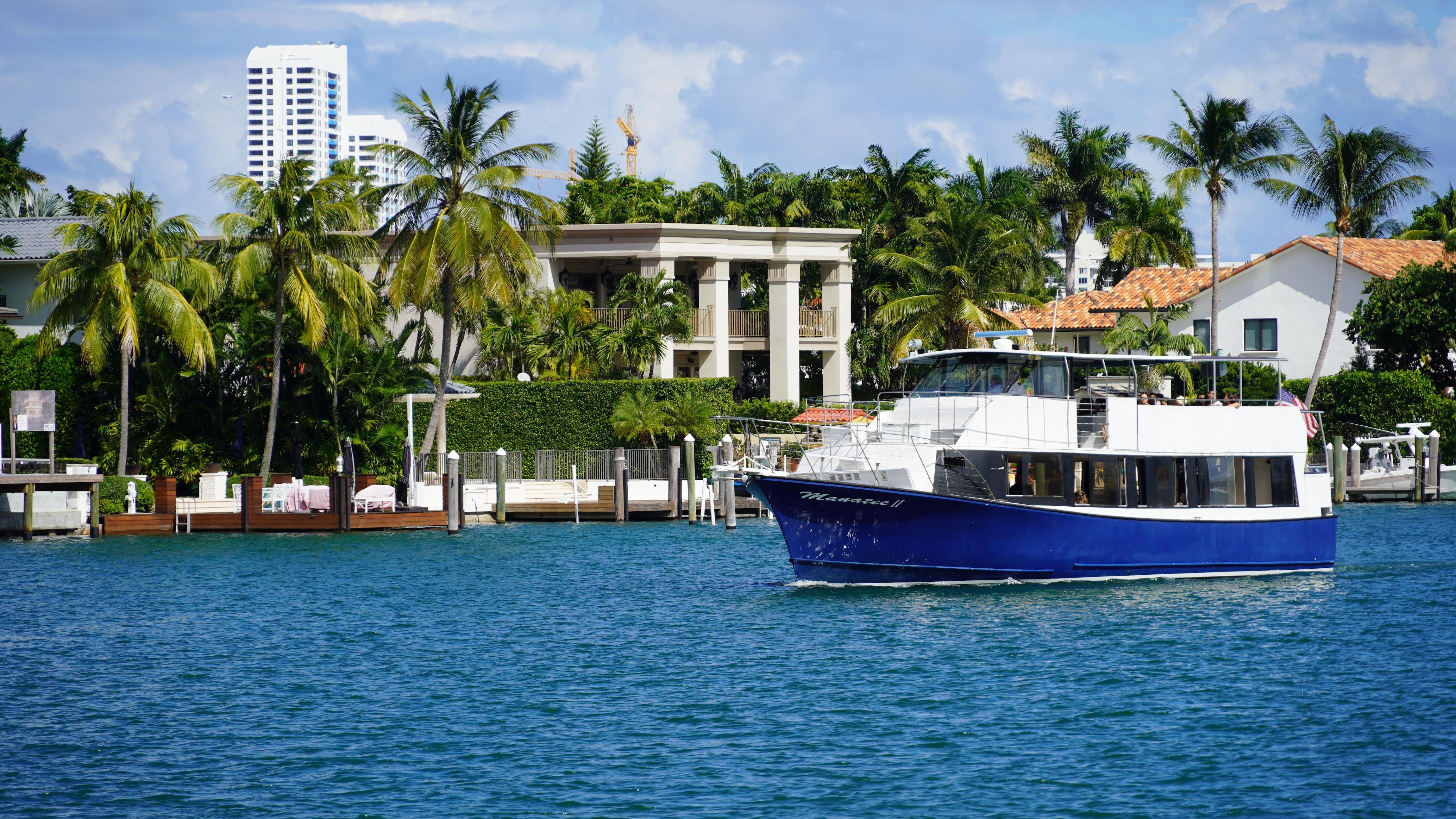 Private Miami Bay Cruise with Licensed Captain