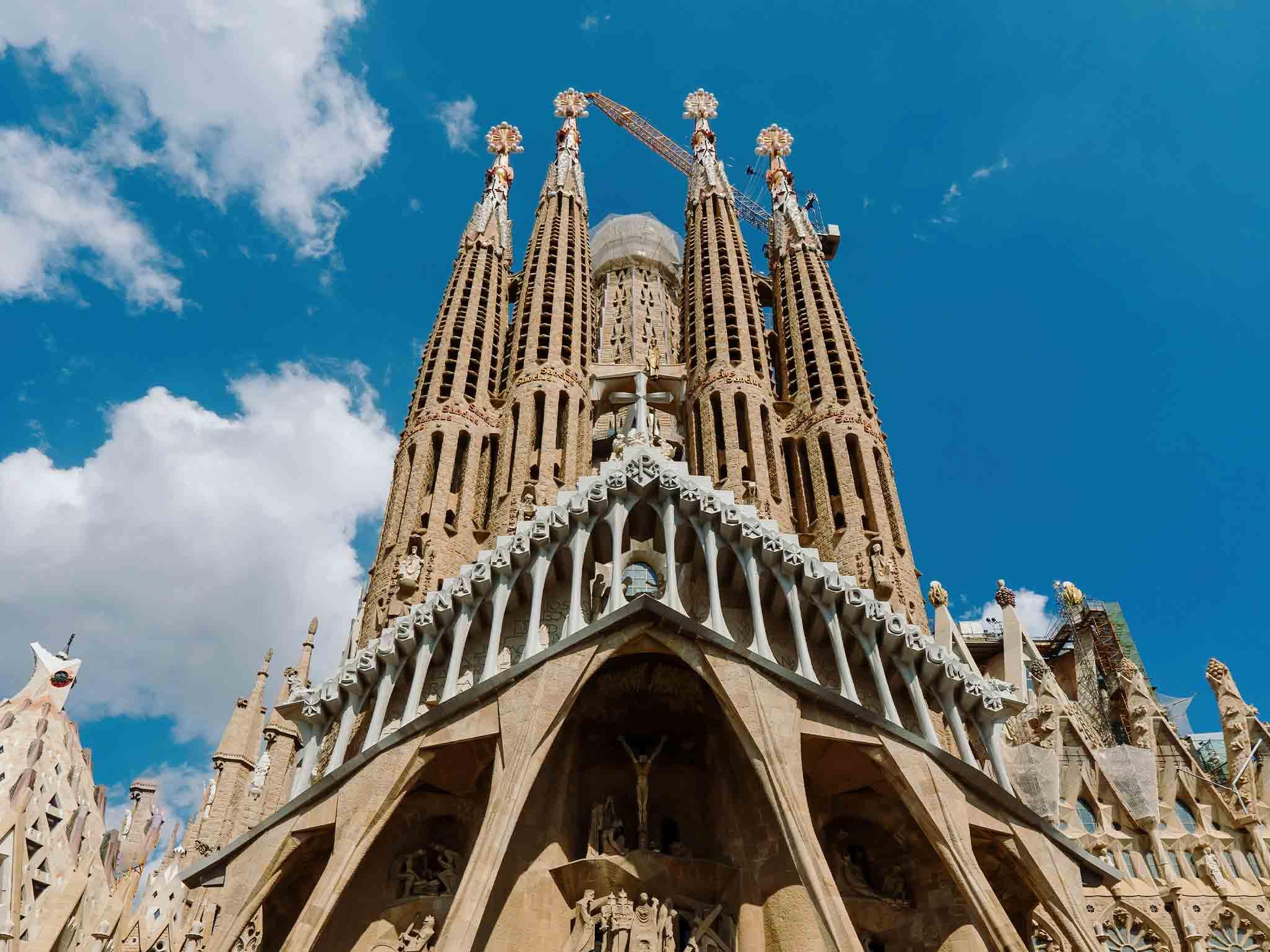 Barcelona Gaudí tours — Sagrada Família interior, Park Güell mosaics, Casa Batlló and La Pedrera — image 32