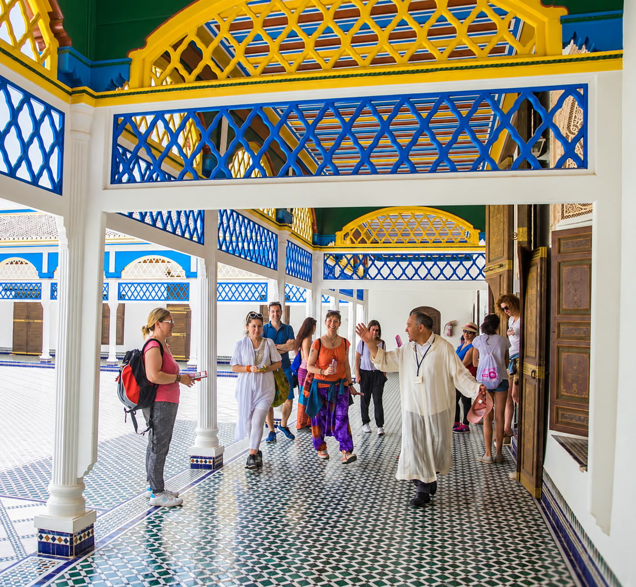 Marrakech Historic Walking Tour: Palaces, Tombs & Souks