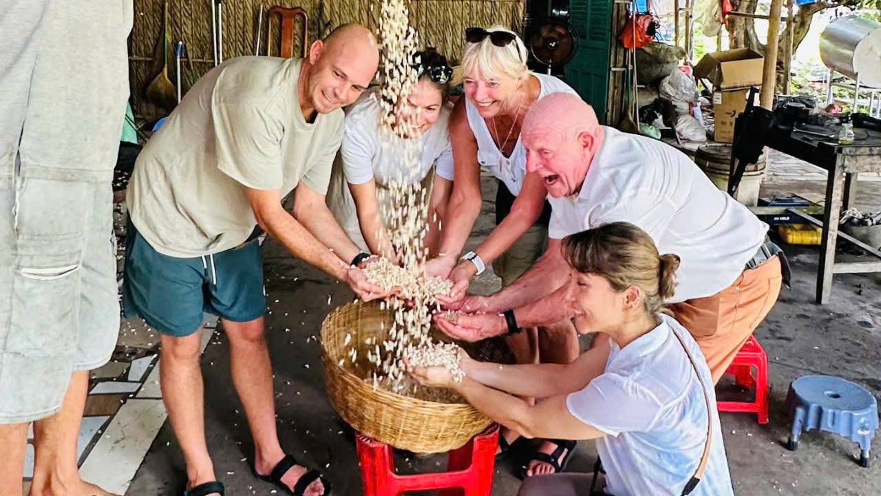 Mekong Delta Day Trip: Cai Rang Floating Market & Cồn Sơn Islet