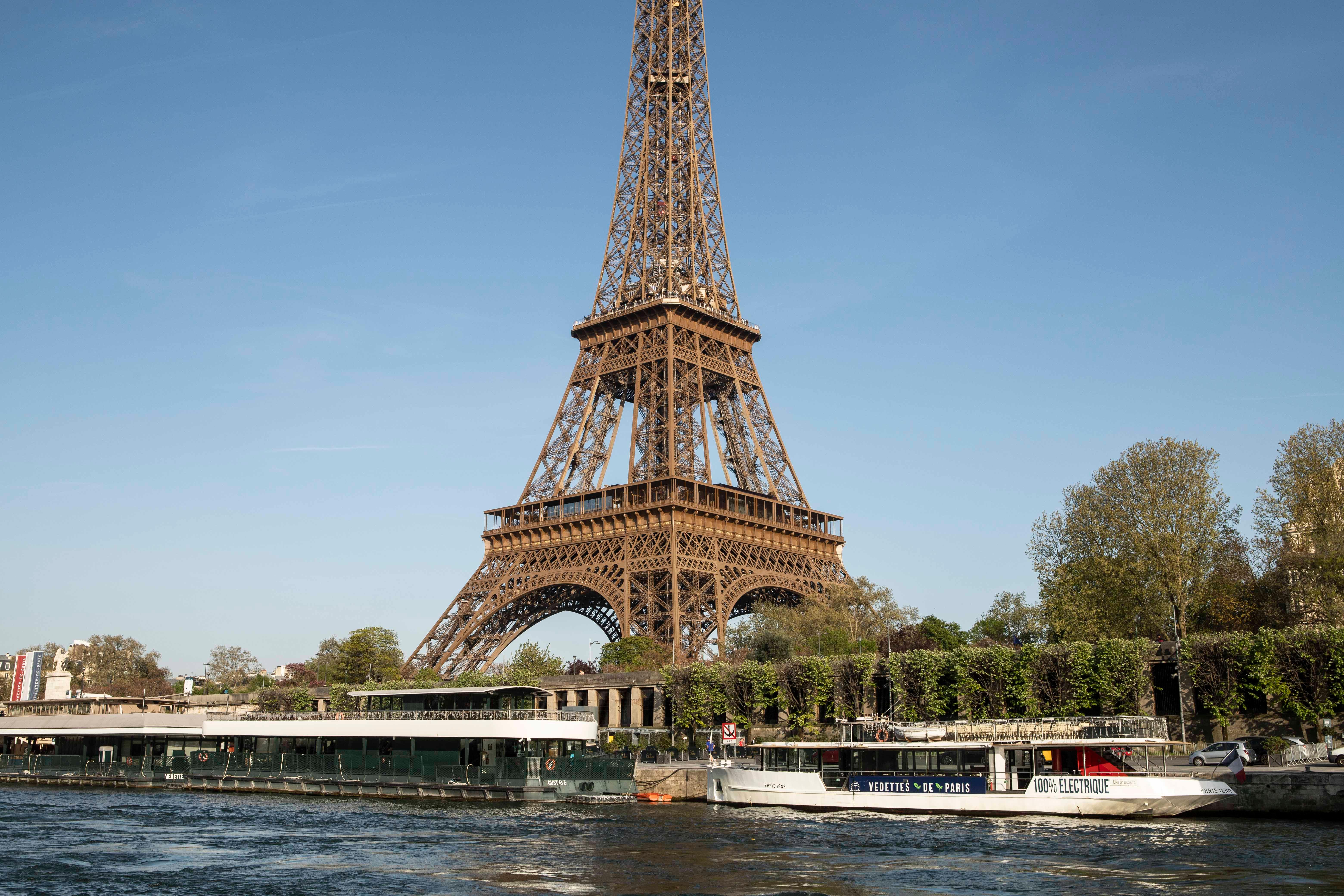 Paris: Hop-On Hop-Off Bus & Seine Cruise Discovery Bundle