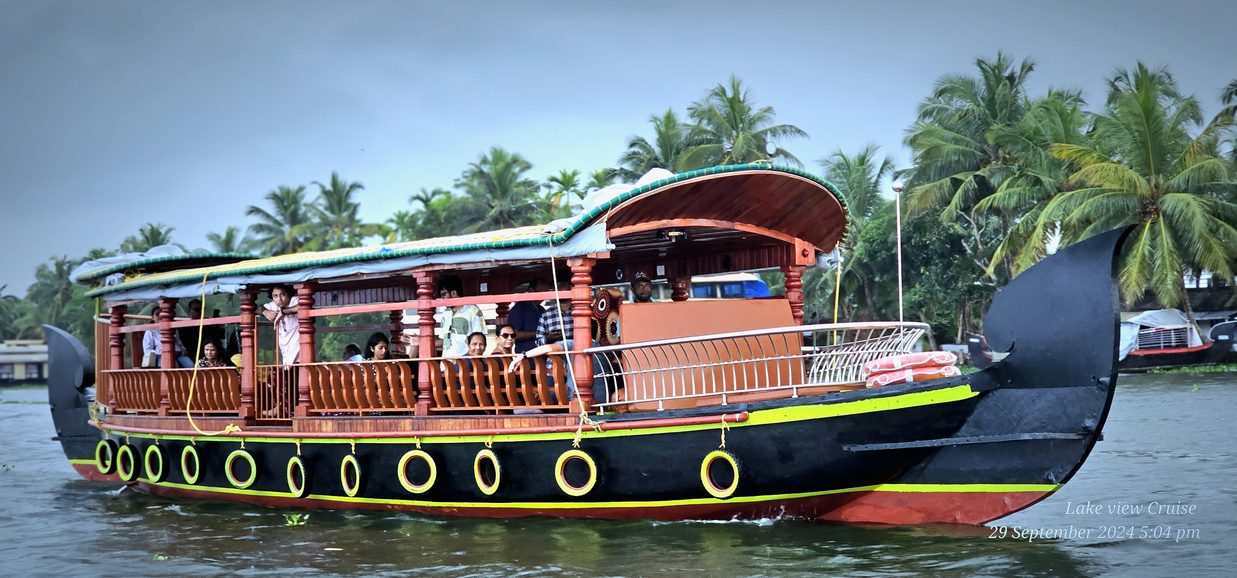 Alleppey Backwaters: Kayak, Shikkara, and Traditional Lunch