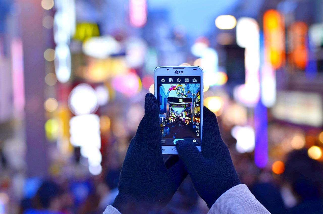Osaka Night Tour: Scenic Rooftop & Retro Neon Streets