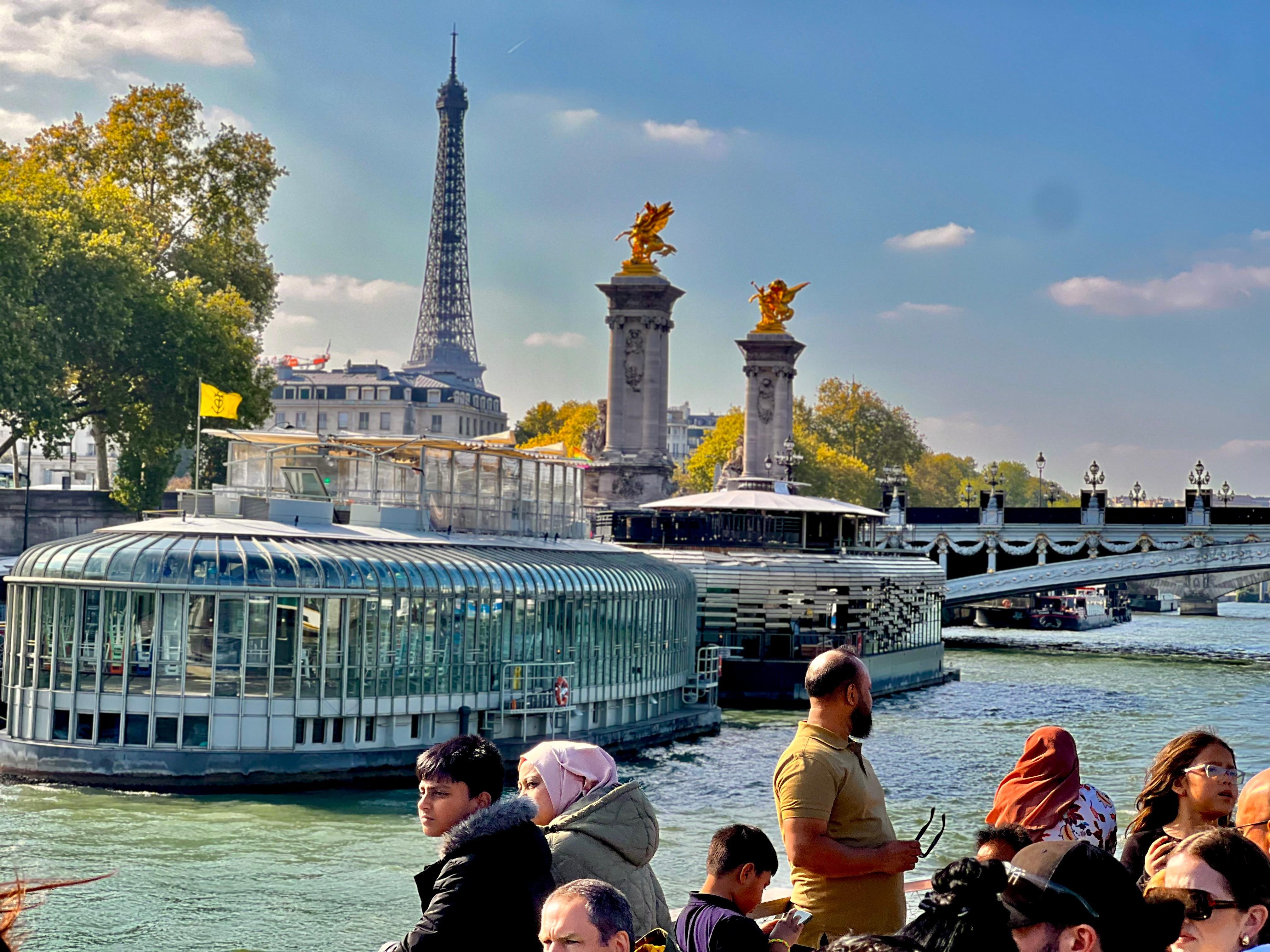 Paris: Eiffel Tower Seine Cruise & Crêpe Tasting