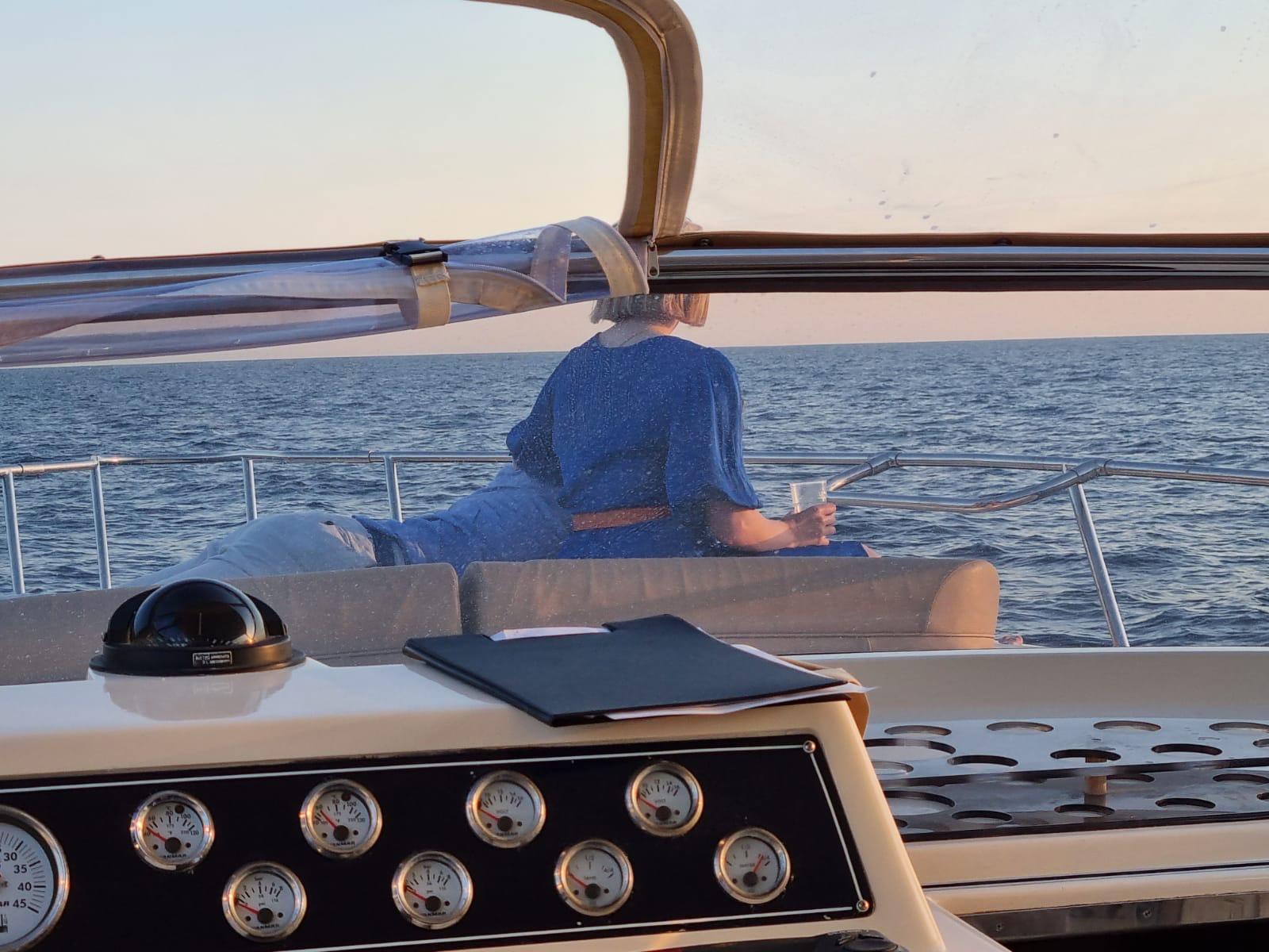 Amalfi Coast Golden Hour Boat Tour with Prosecco