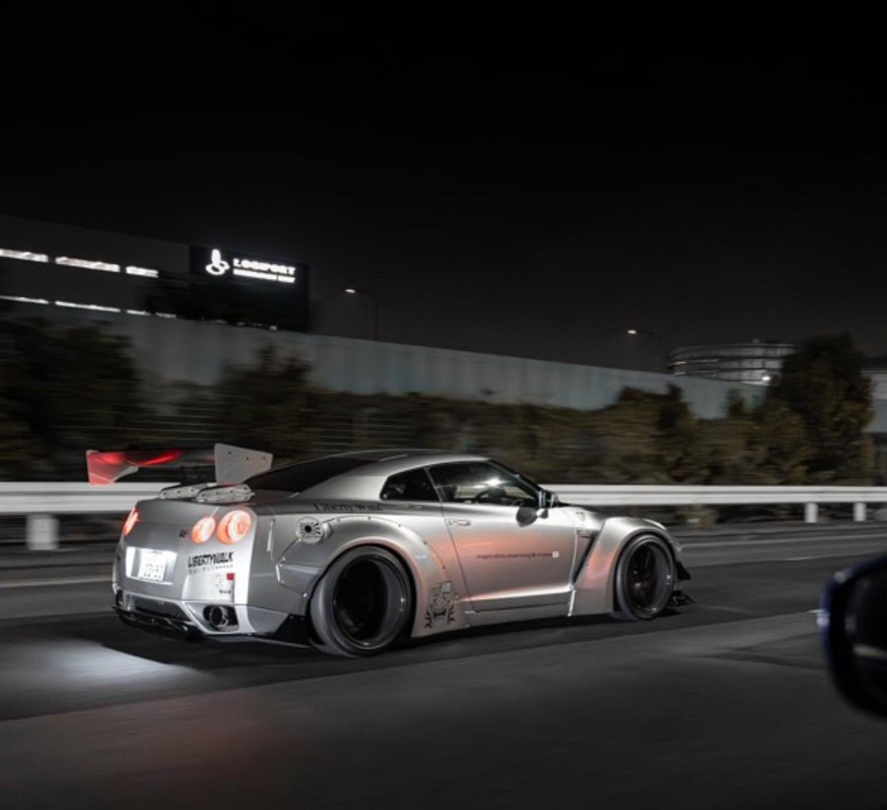 Tokyo: Modified GTR35widebody DaikokuPrivateTour fit3person