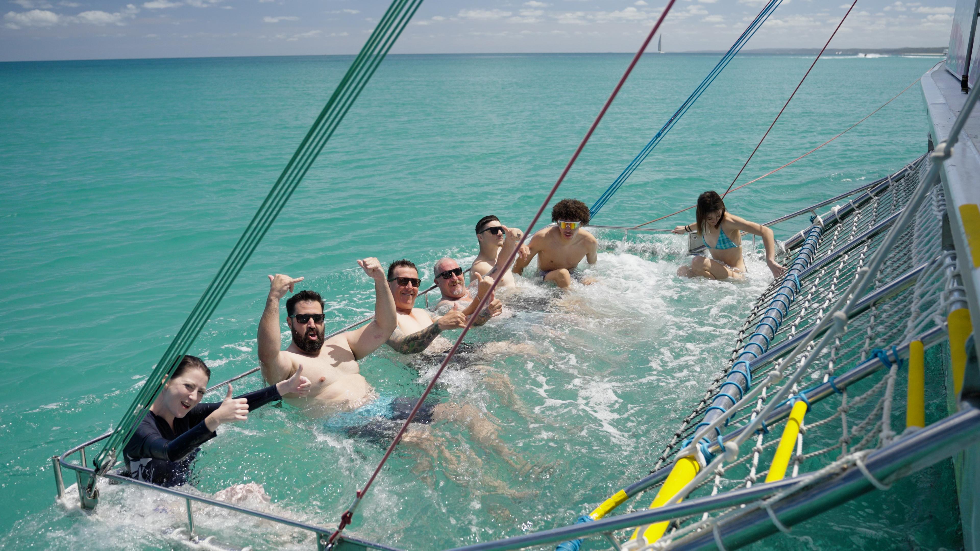 Hervey Bay: K'gari (Fraser Island) Sightseeing & Wildlife Cruise