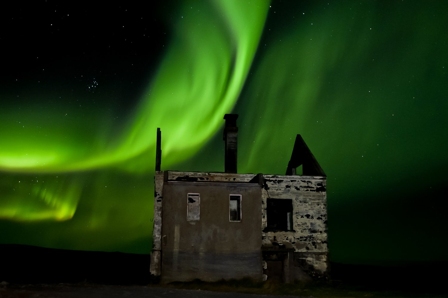 Reykjavik Northern Lights Minibus Hunt with Hot Cocoa
