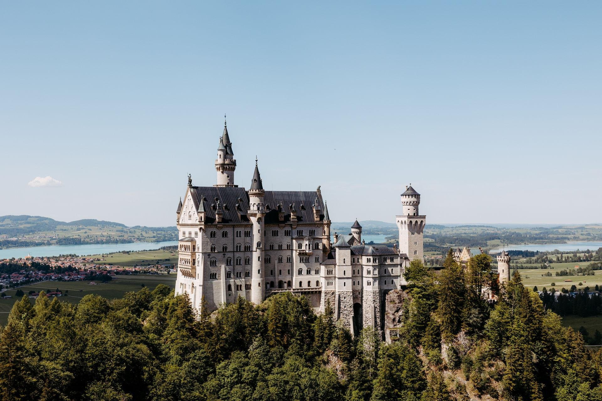Neuschwanstein Castle tour and Bavarian Alps scenery — image 9