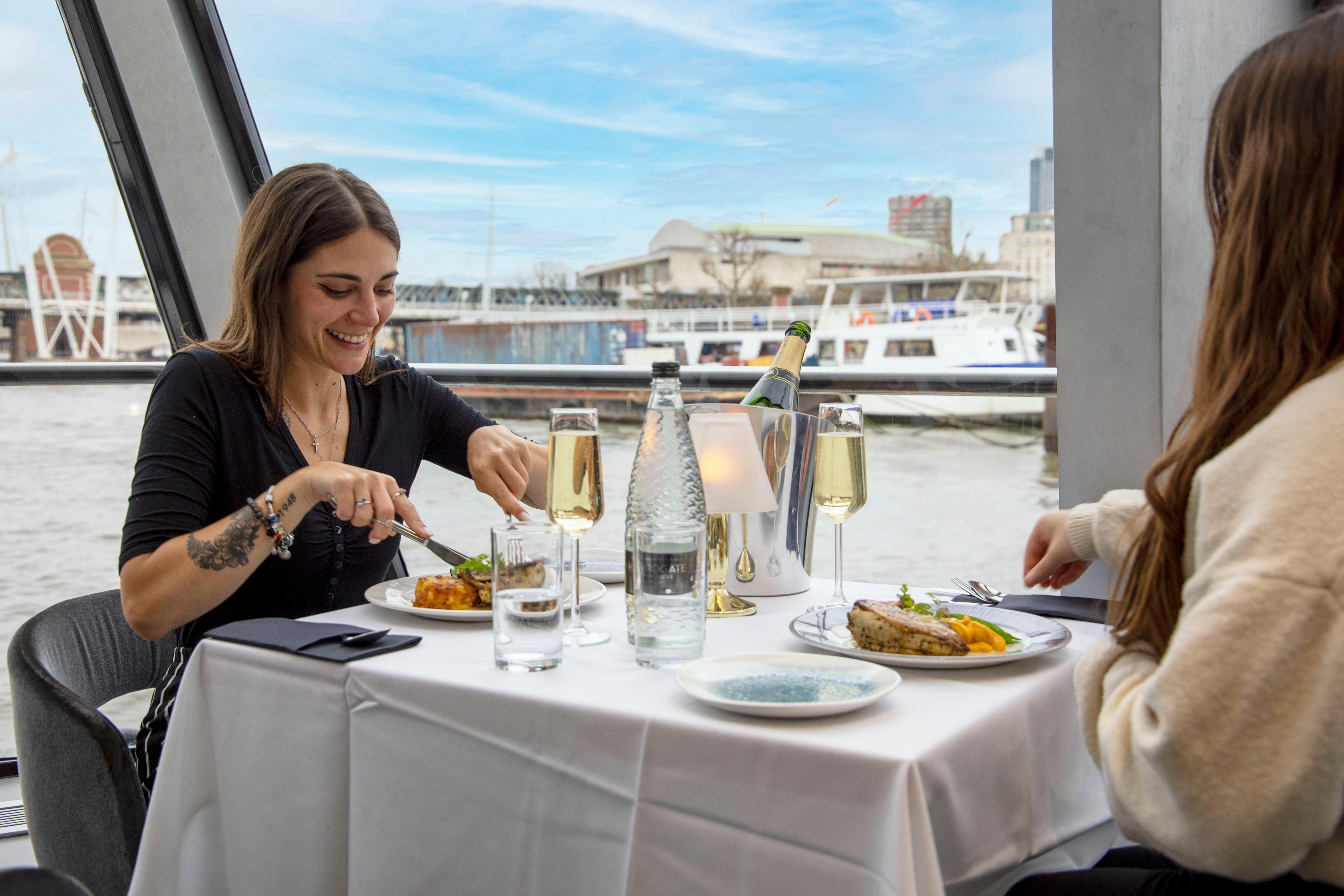 Thames dinner cruise in London — image 5