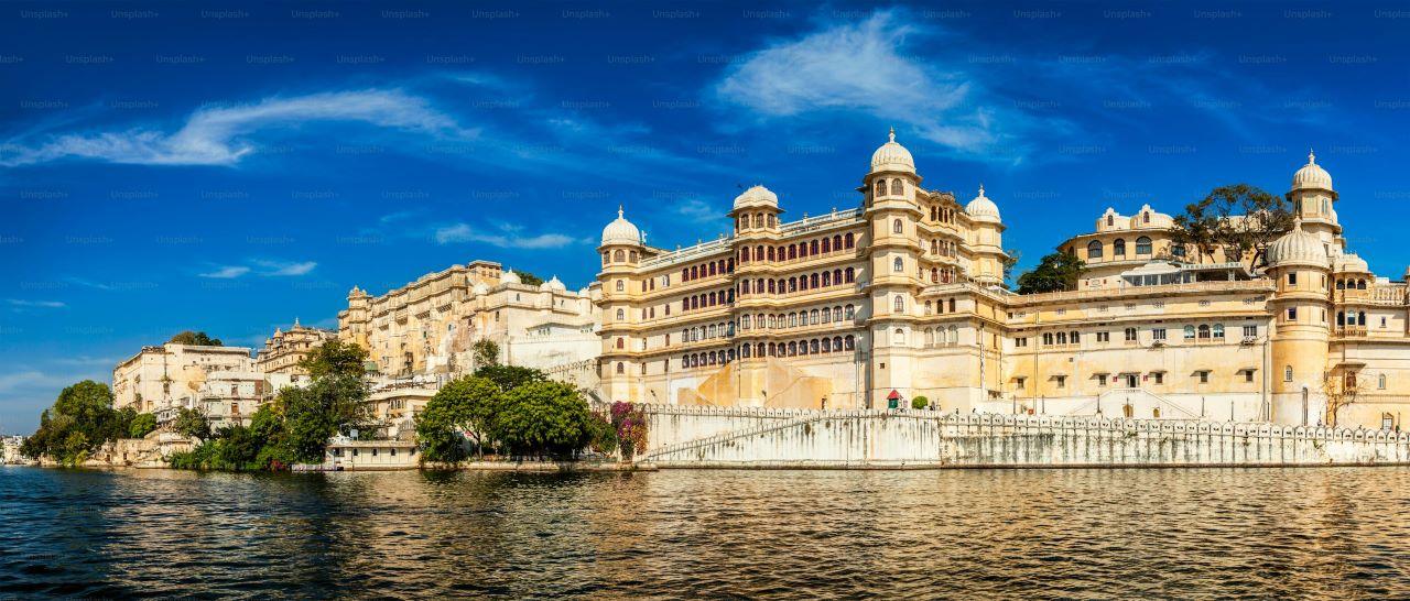 Udaipur Private City Tour: Palace, Boat Cruise & Cultural Evening