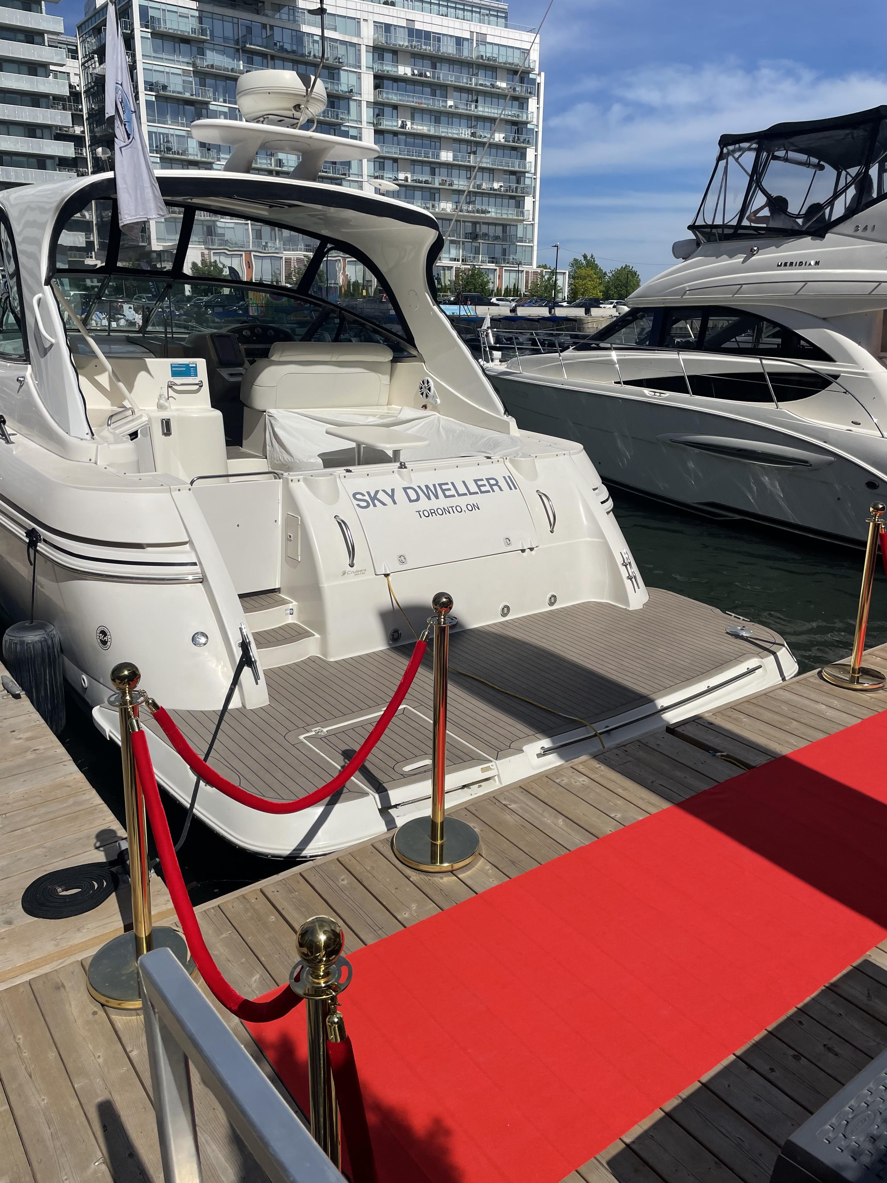 Toronto Downtown 60-Minute Champagne Yacht Cruise