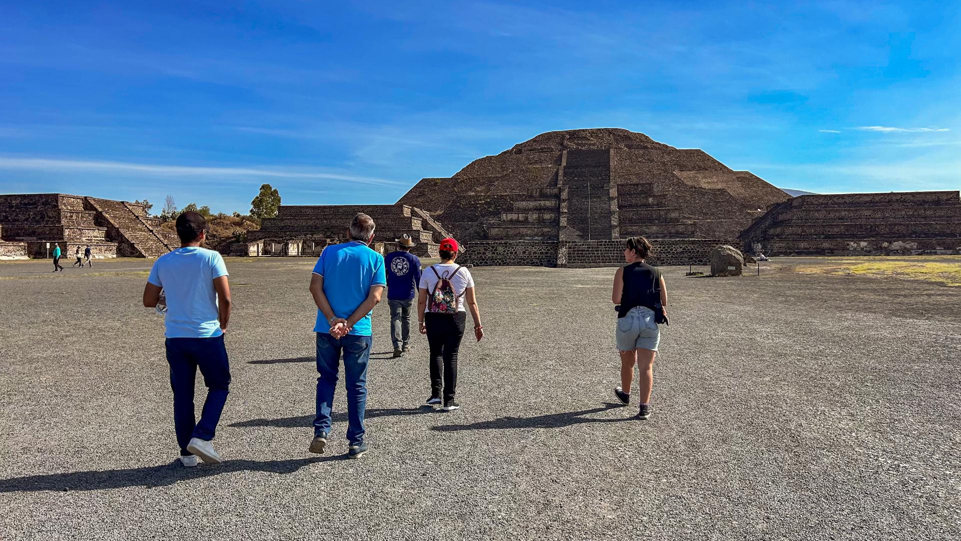 Teotihuacan, Guadalupe Basilica & Tlatelolco with Barbacoa