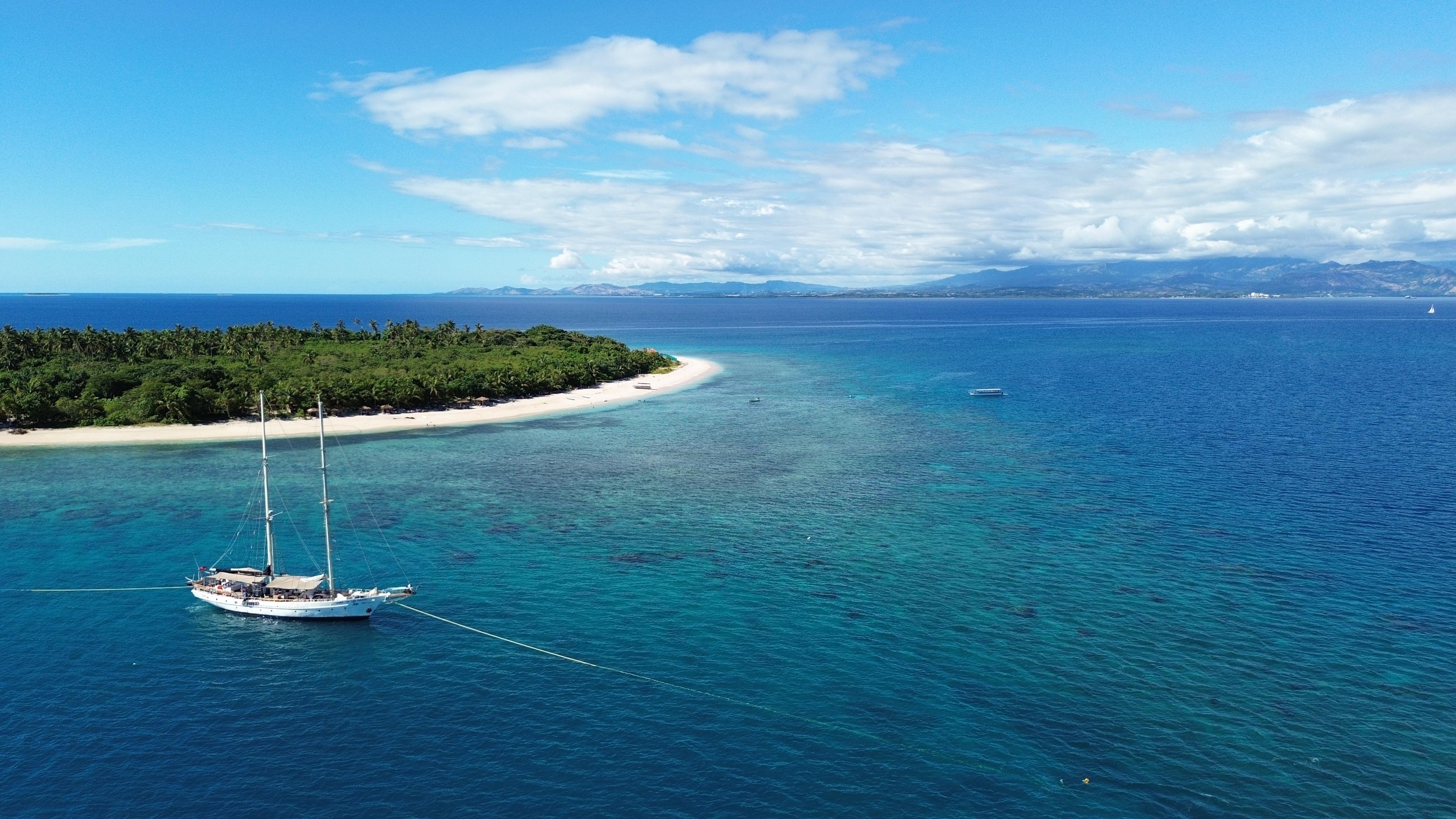 Mamanuca Islands Day Sail & Sunset Dinner Cruise Combo