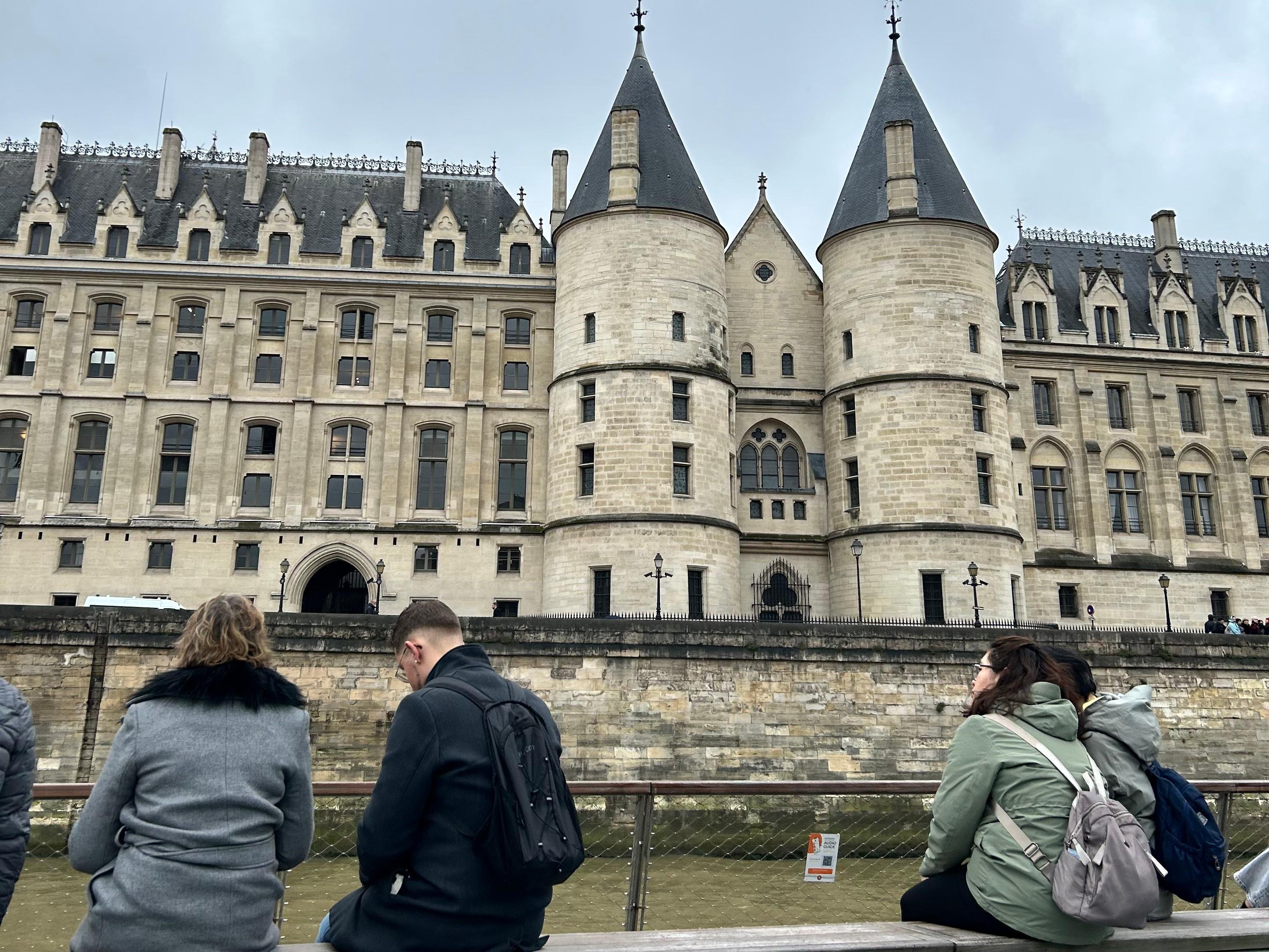 Paris: 1-Hour Seine River Sightseeing Cruise from the Eiffel Tower
