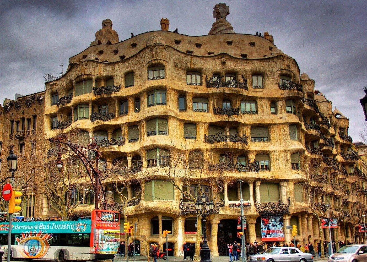 Barcelona: Private Casa Milà Tour with Official Guide