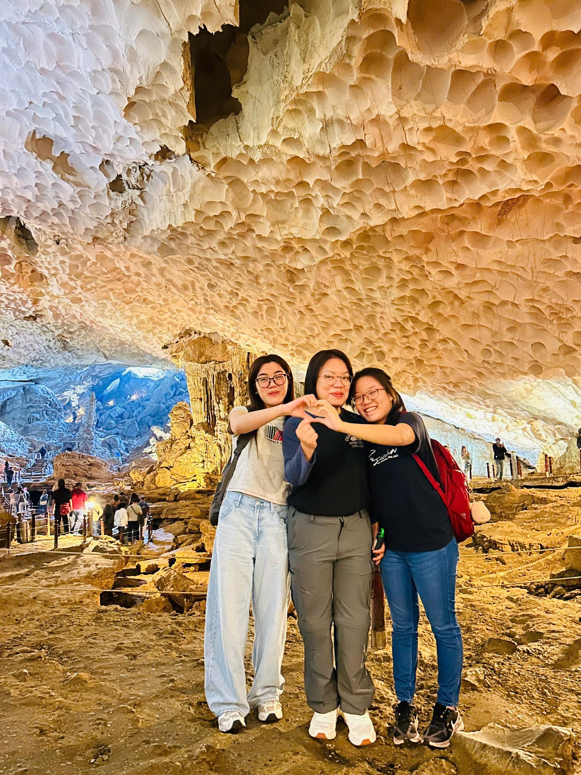 Ha Long Bay Full-Day Cruise: Caves, Kayaking & Scenic Views