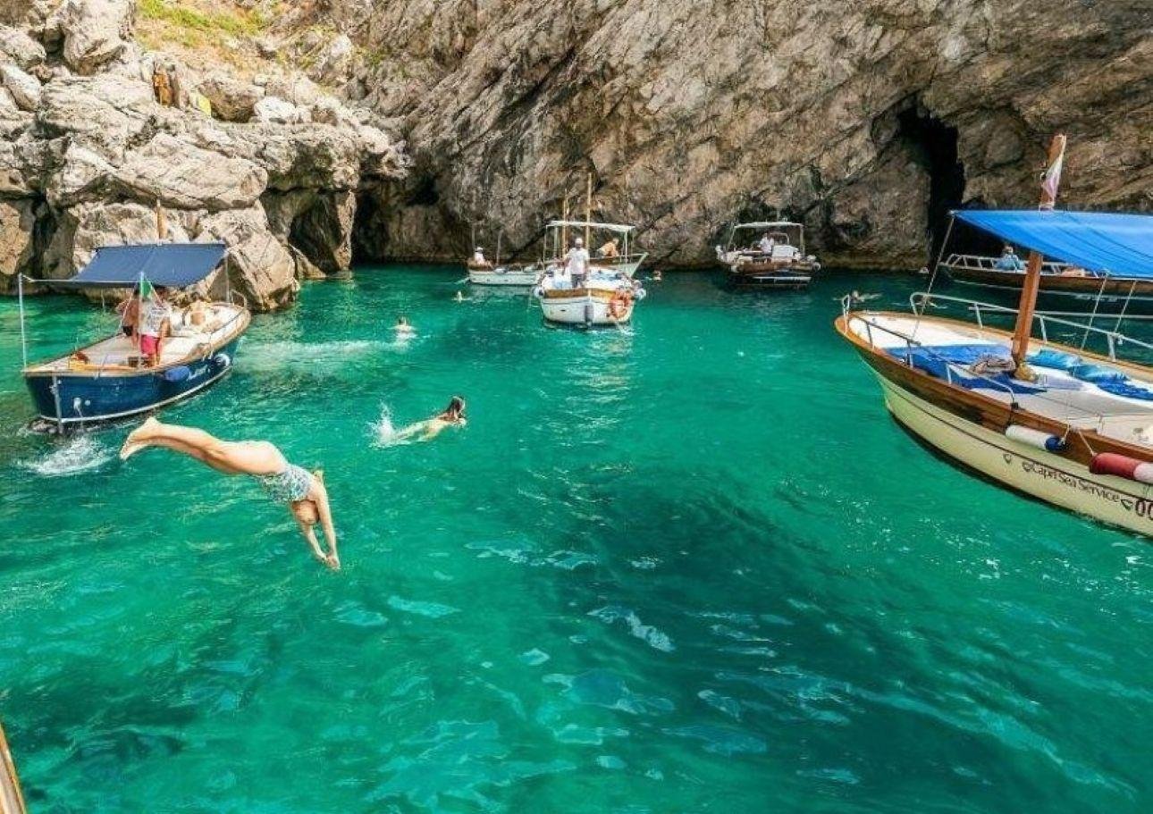 Private Full-Day Amalfi Coast Boat Tour from Positano or Praiano