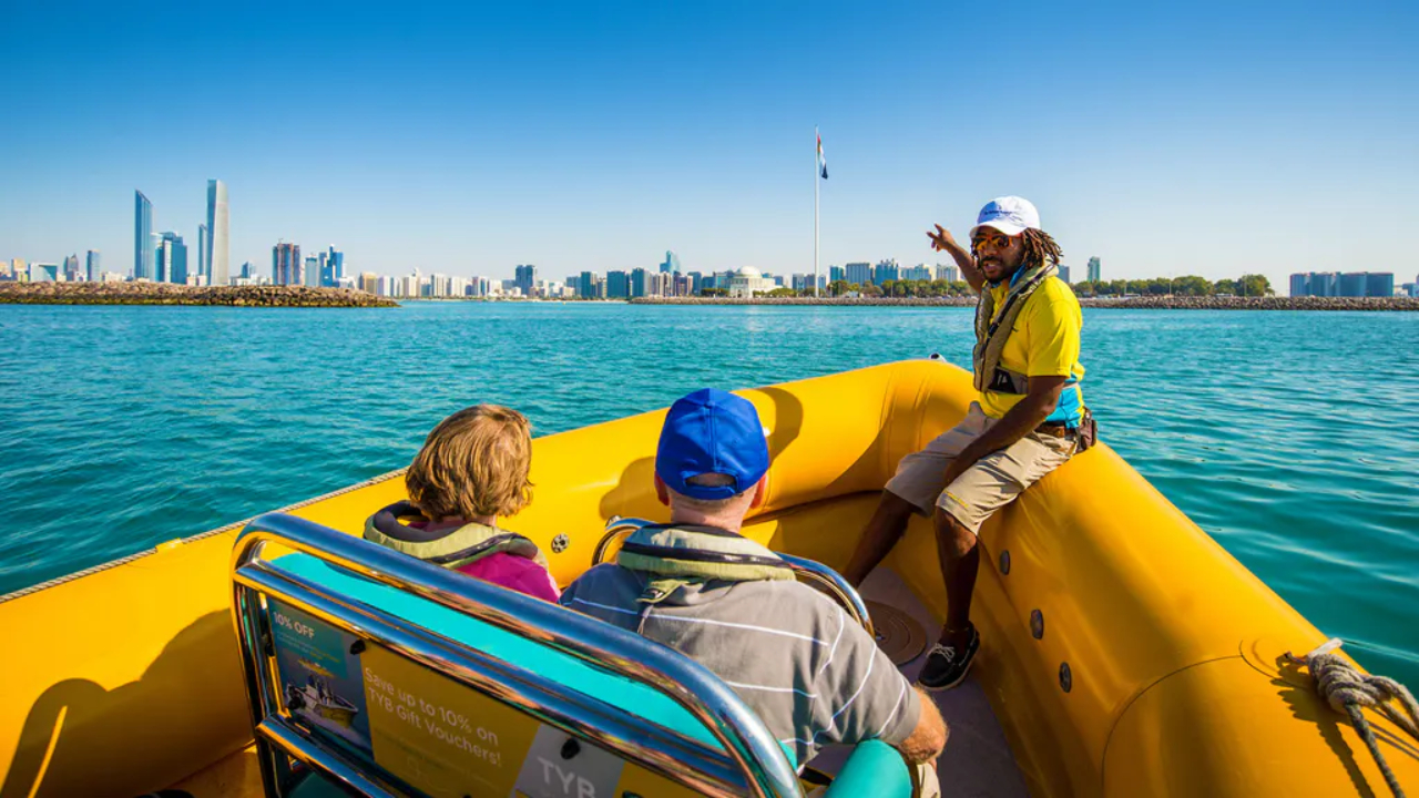 Abu Dhabi Speedboat Sightseeing Tour