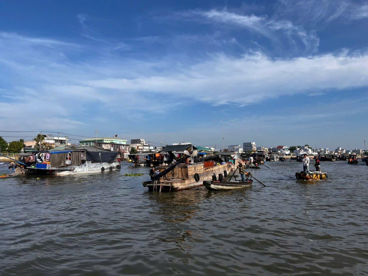 Mekong Delta Day Trip: Cai Rang Floating Market & Cồn Sơn Islet