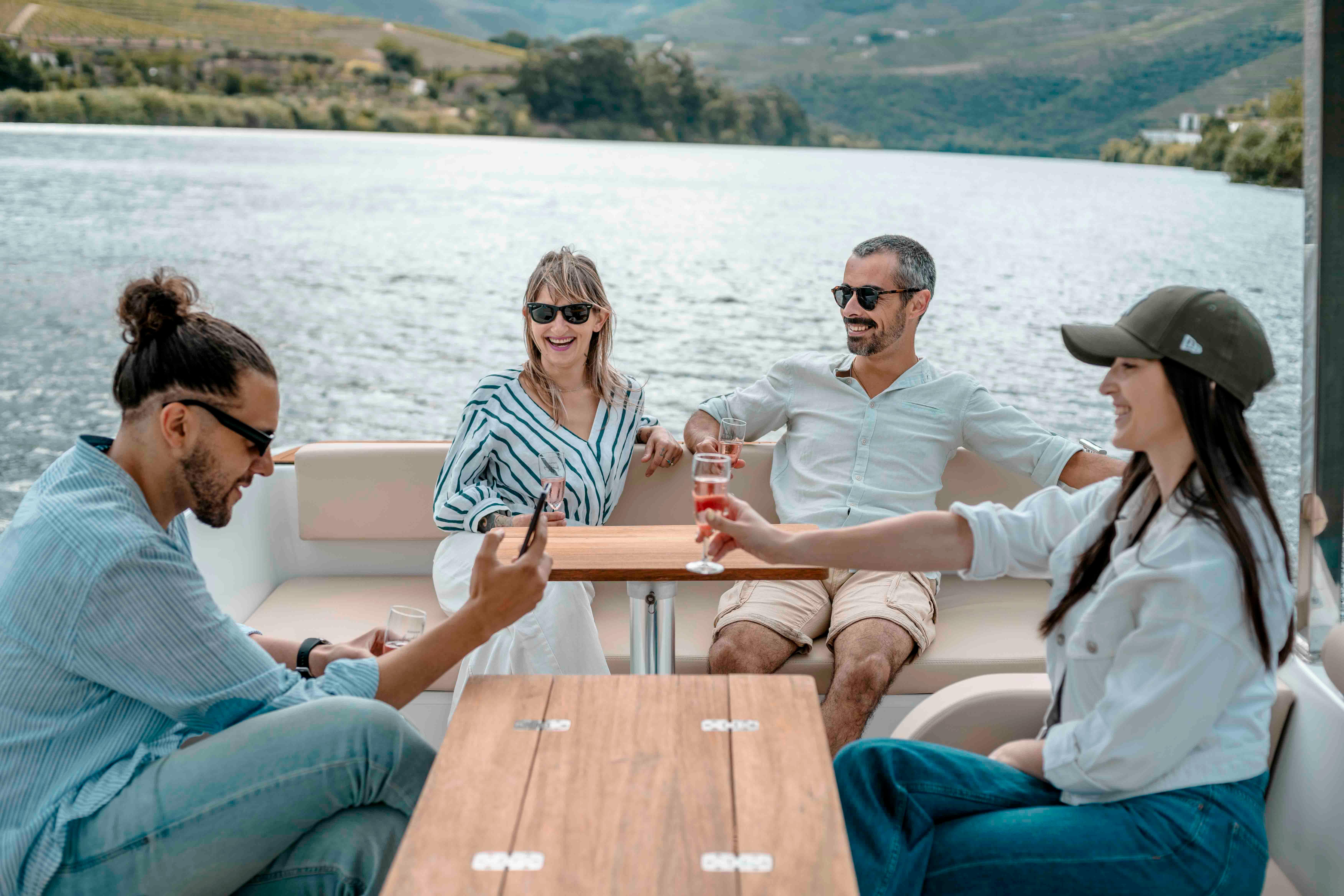 Pinhão Solar Boat Cruise on the Douro with Wine Tasting