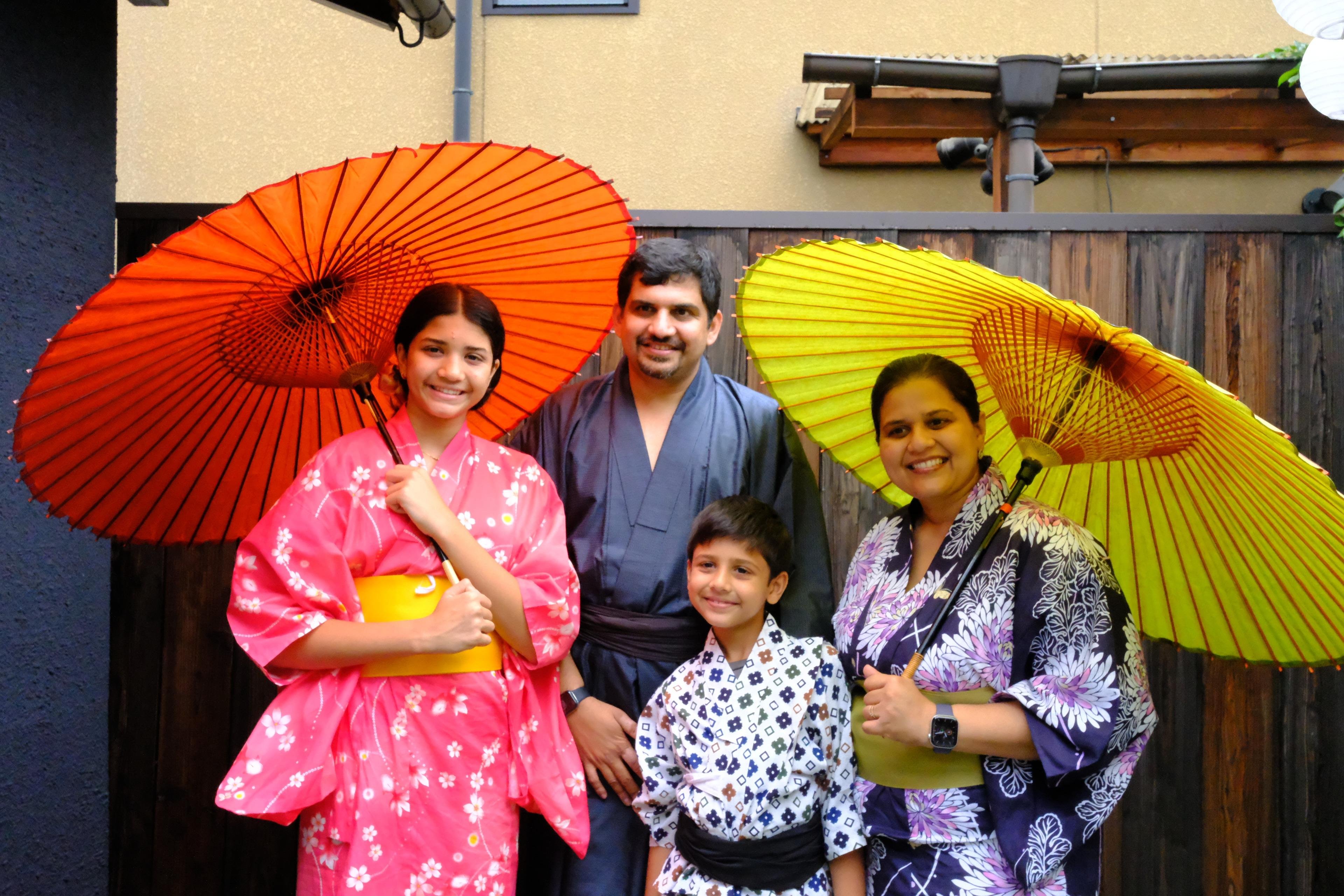 Privat upplevelse i Machiya i Kyoto: Tebjudning, kalligrafi & kimono