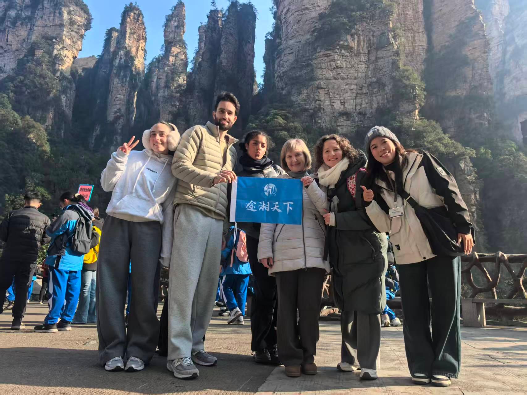 Zhangjiajie 1–2 Day Group Tour: Avatar Mountains, Glass Bridge & Tianmen