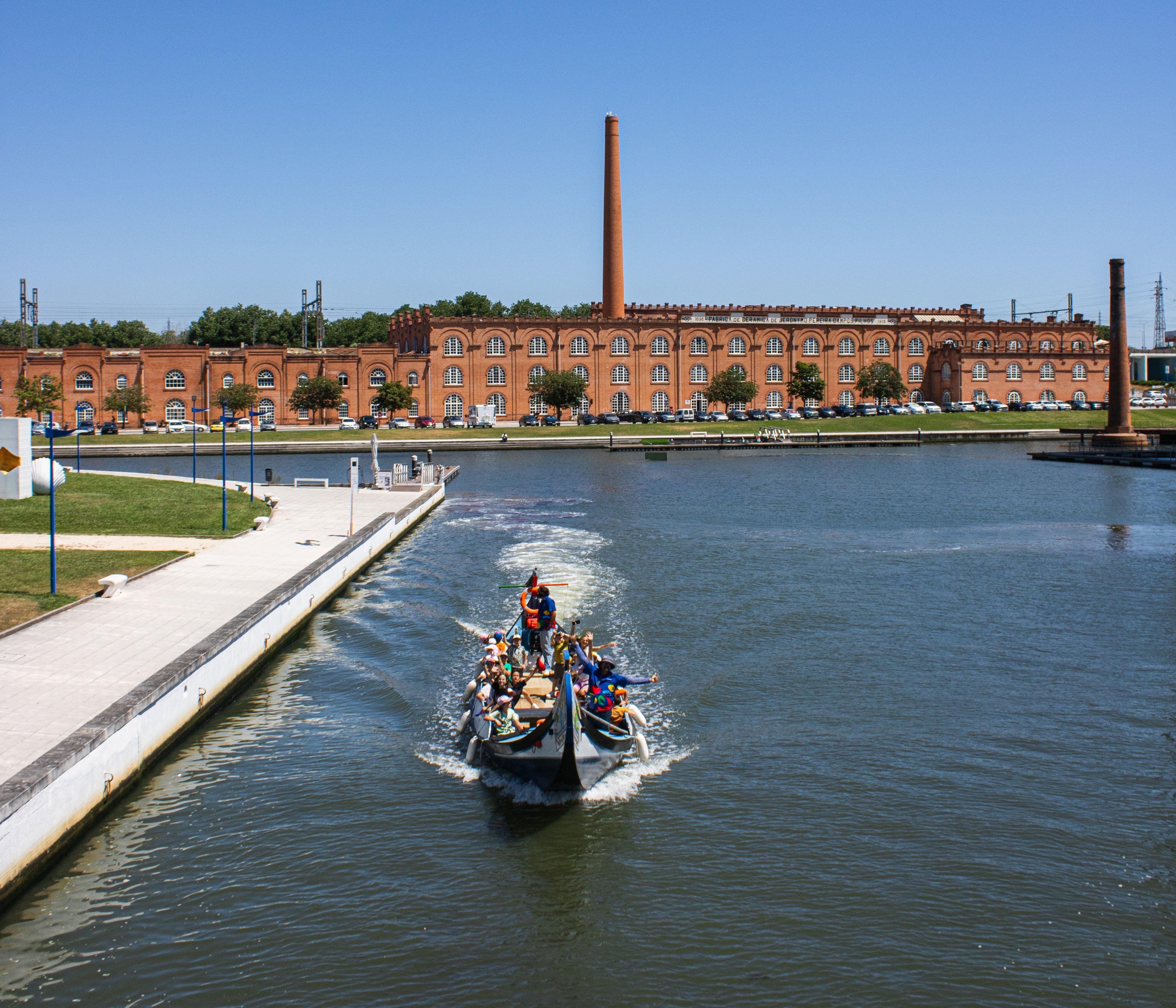 Aveiro Moliceiro Boat Cruise with Local Tasting