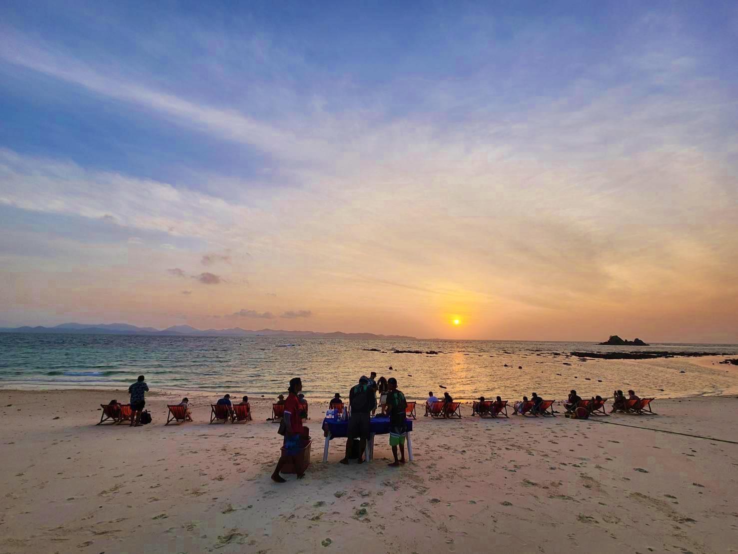 Early-Bird Phi Phi Islands Sunrise Speedboat Tour