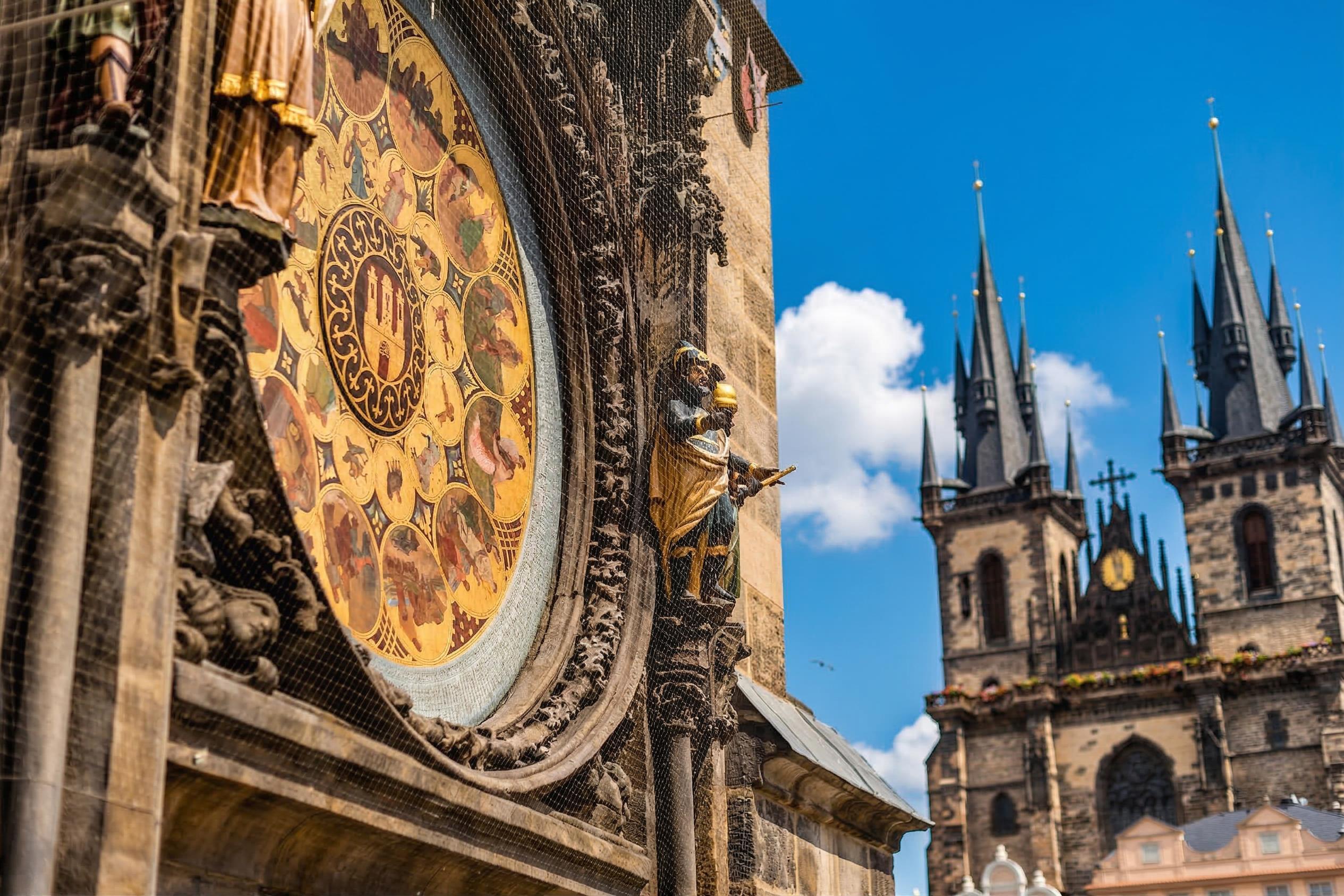 Prague Old Town & New Town Walking Tour with Astronomical Clock Tower