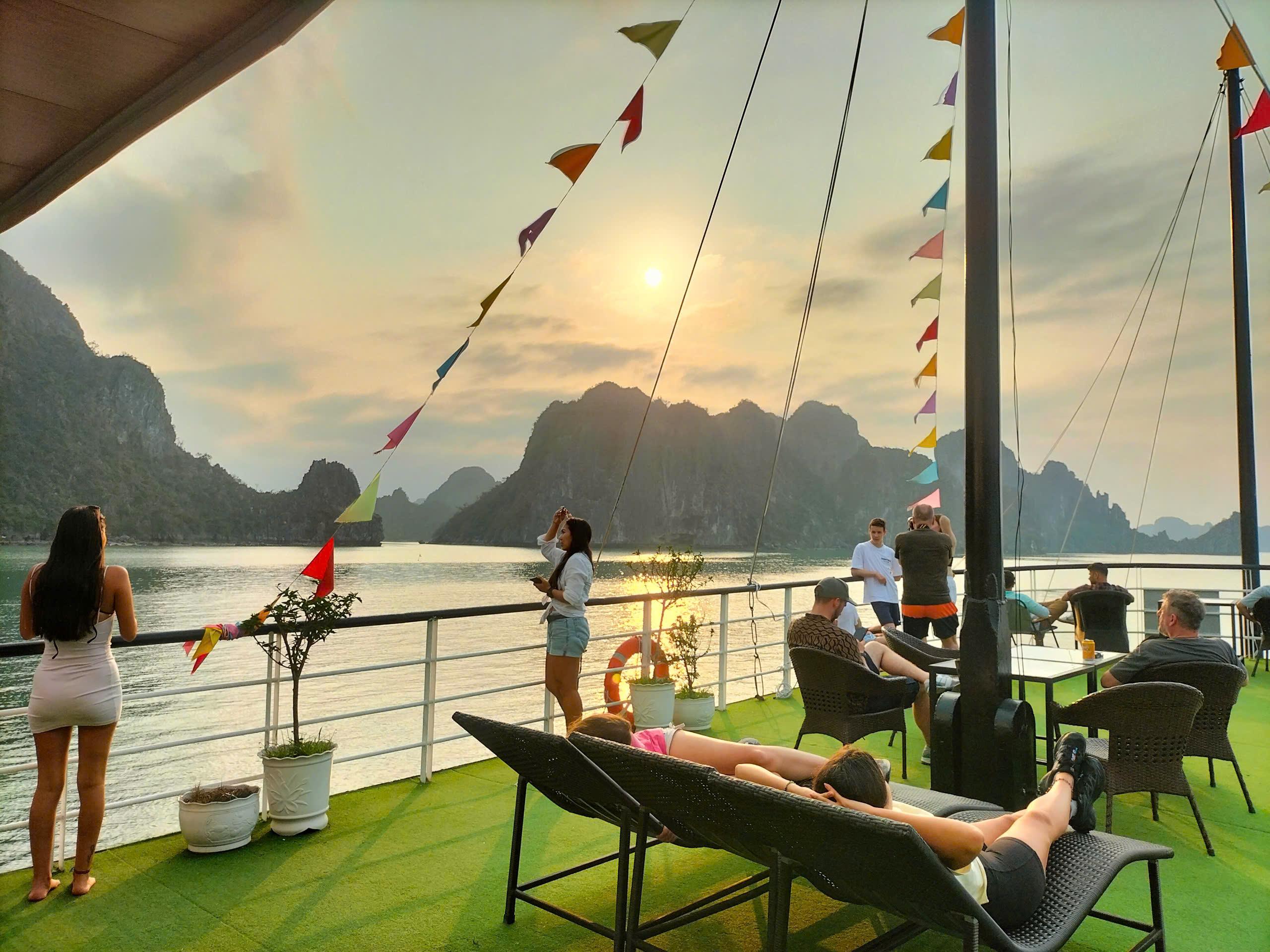 Ha Long Bay Full-Day Cruise from Hanoi: Caves, Kayaking & Sunset Party